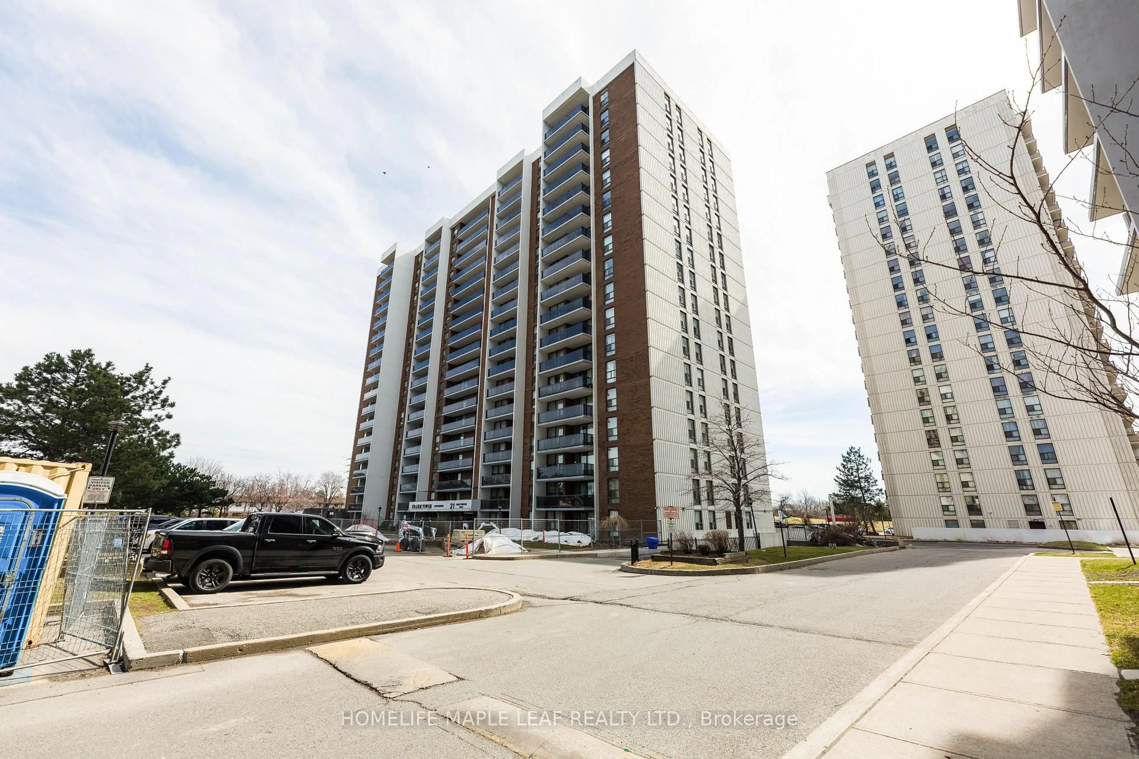 A pic from outside/outdoor area/front of a property/back of a property/a pic from drone, unknown for 21 Knightsbridge Rd #504, Brampton Ontario L6T 3Y1
