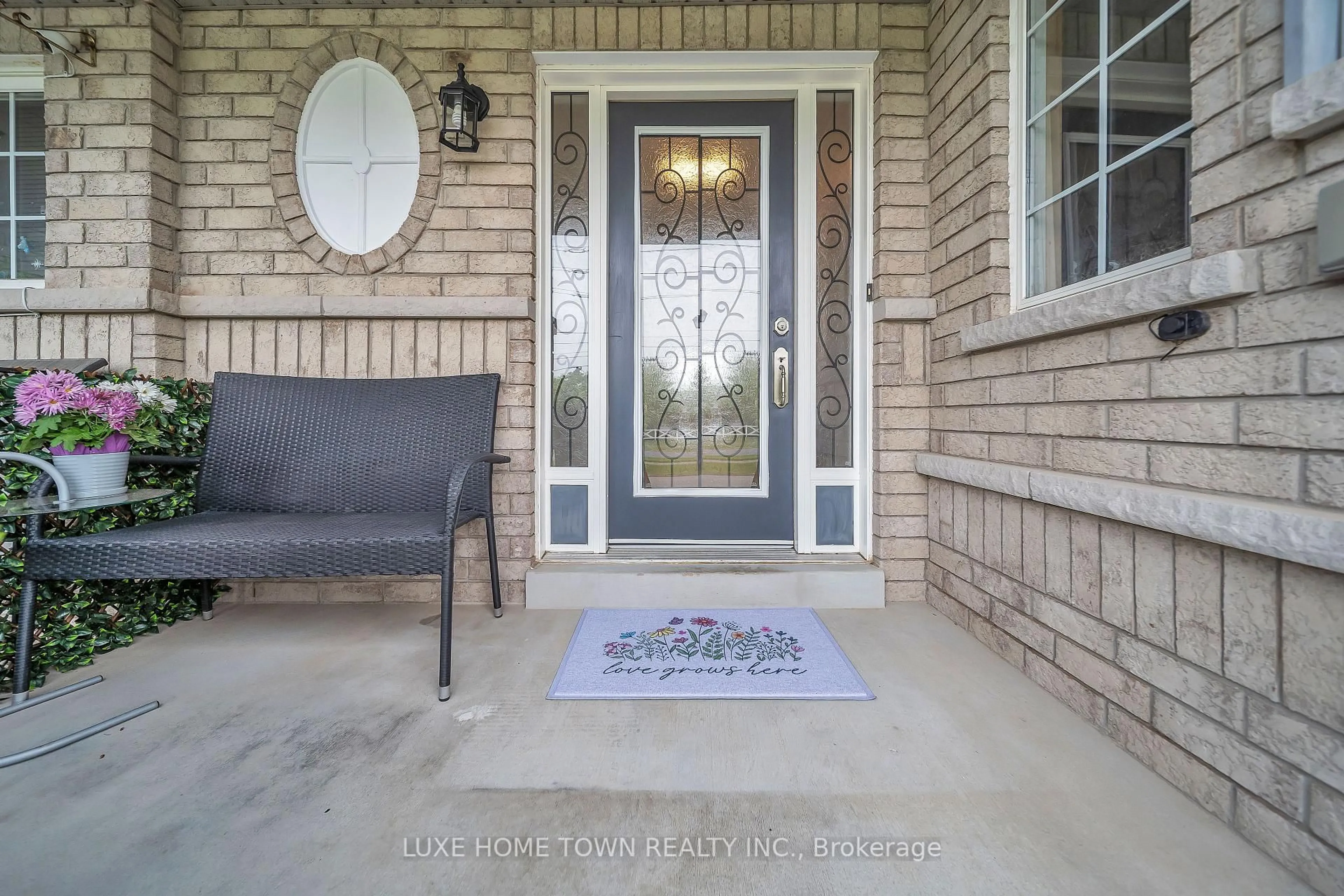 Indoor entryway for 615 Willmott Cres, Milton Ontario L9T 6E9