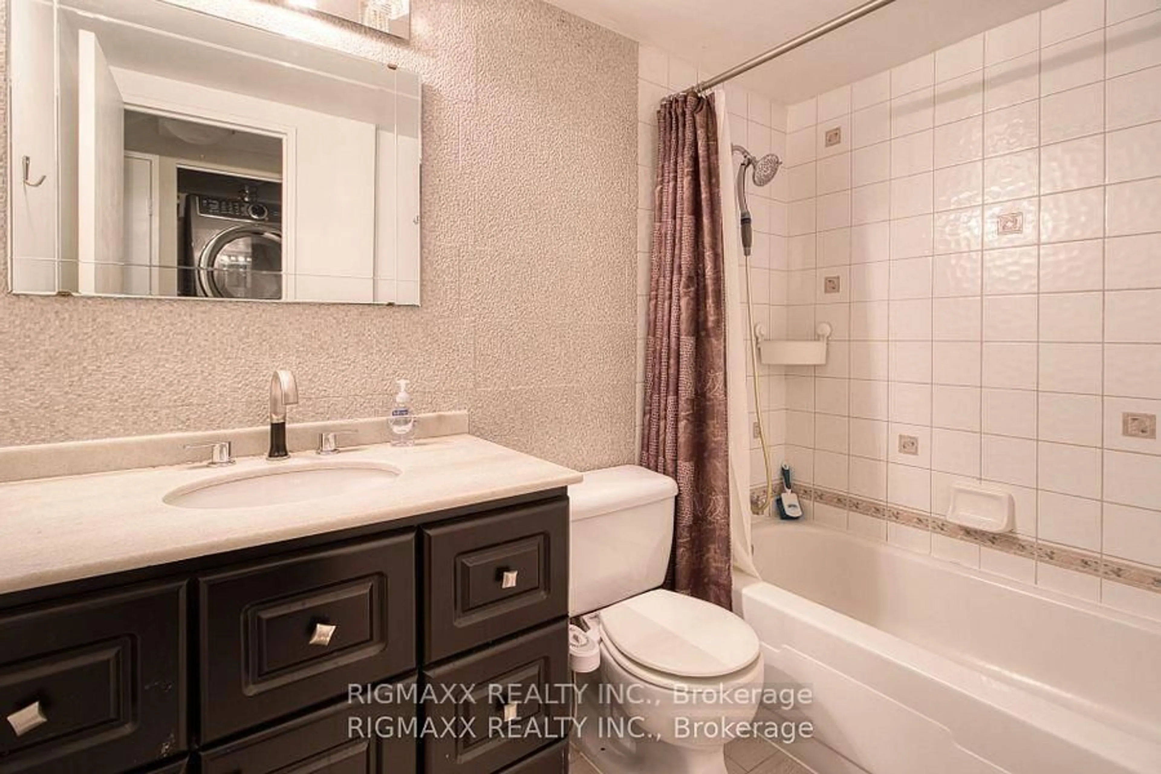Standard bathroom, ceramic/tile floor for 20 Mississauga Valley Blvd #1501, Mississauga Ontario L5A 3S1