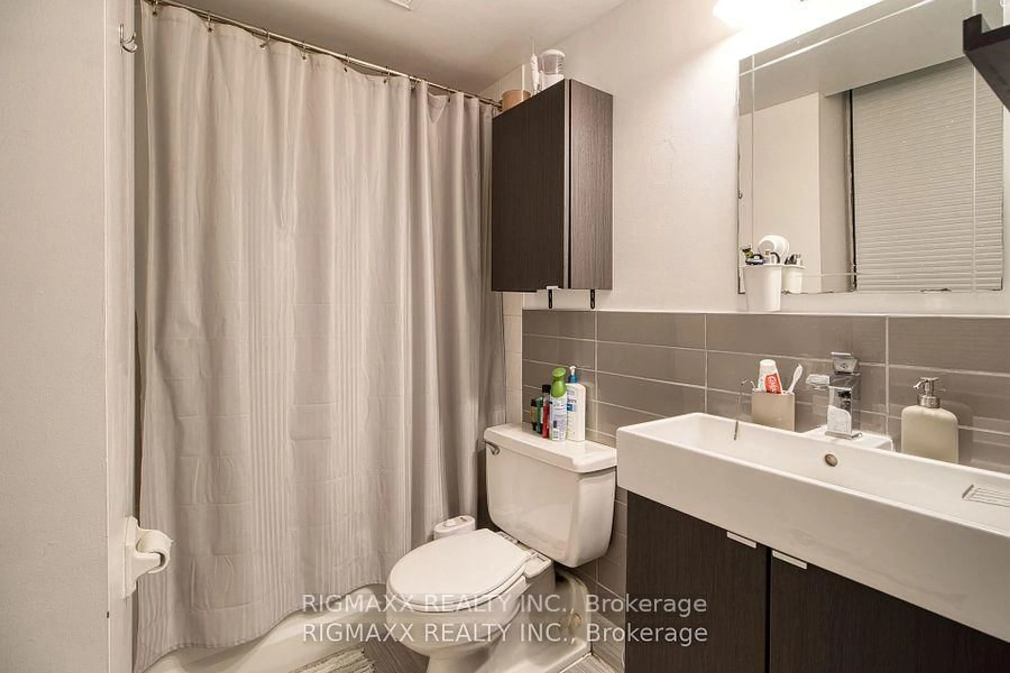Standard bathroom, unknown for 20 Mississauga Valley Blvd #1501, Mississauga Ontario L5A 3S1