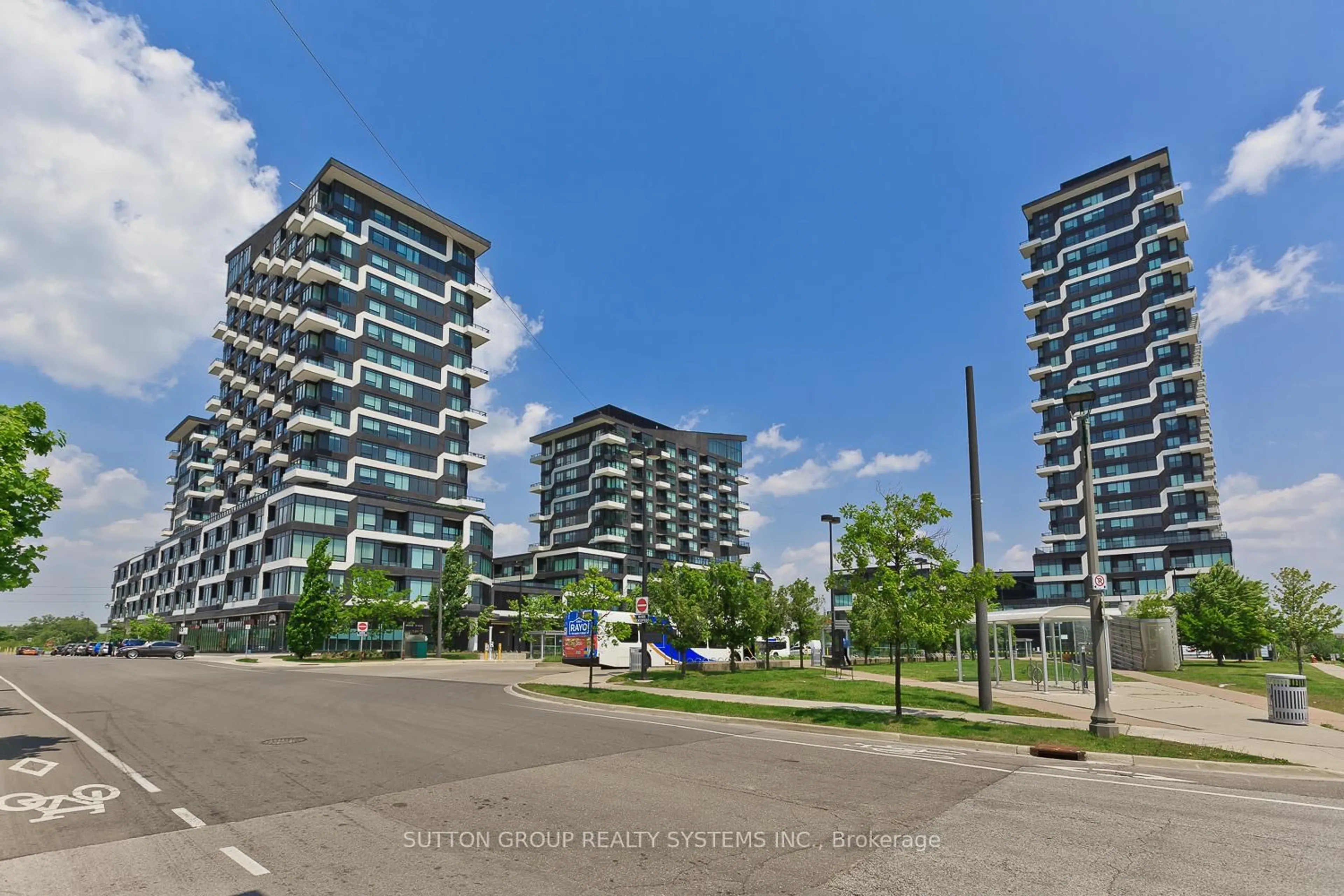 A pic from outside/outdoor area/front of a property/back of a property/a pic from drone, unknown for 2481 Taunton Rd #1304, Oakville Ontario L6H 3R7