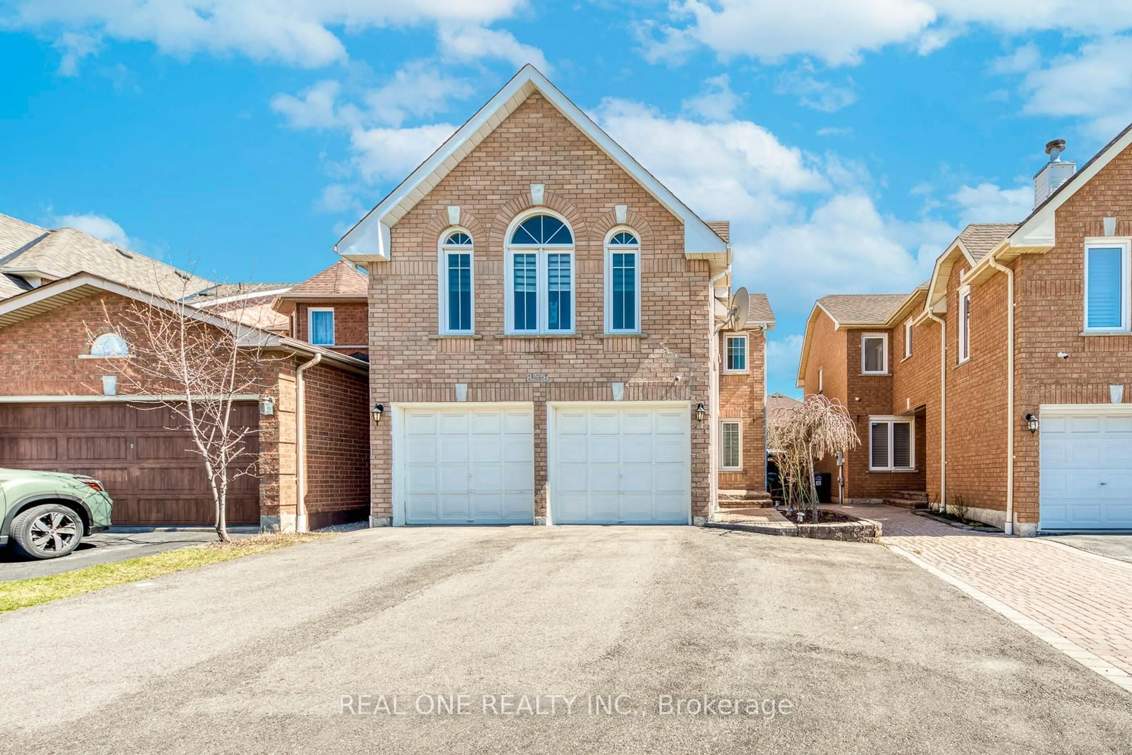 Home with brick exterior material, street for 826 Winterton Way, Mississauga Ontario L5V 2A5