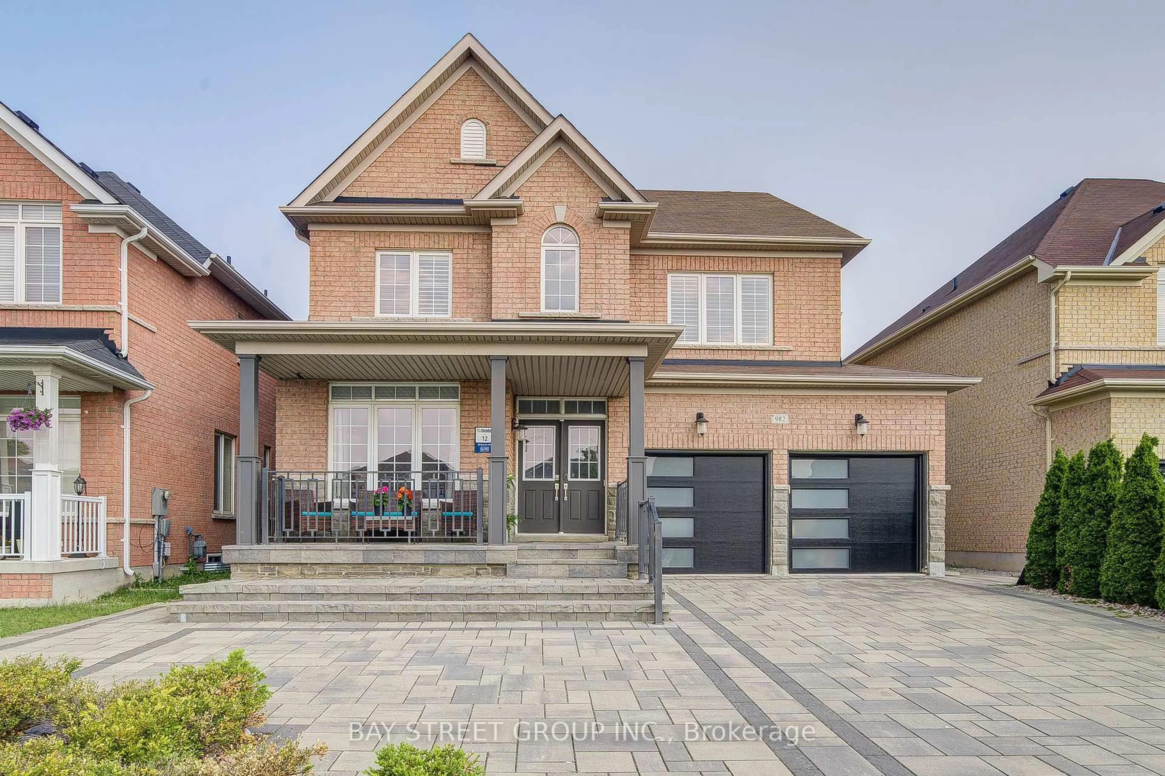 Home with brick exterior material, street for 982 Bristol Rd, Mississauga Ontario L5V 0C5