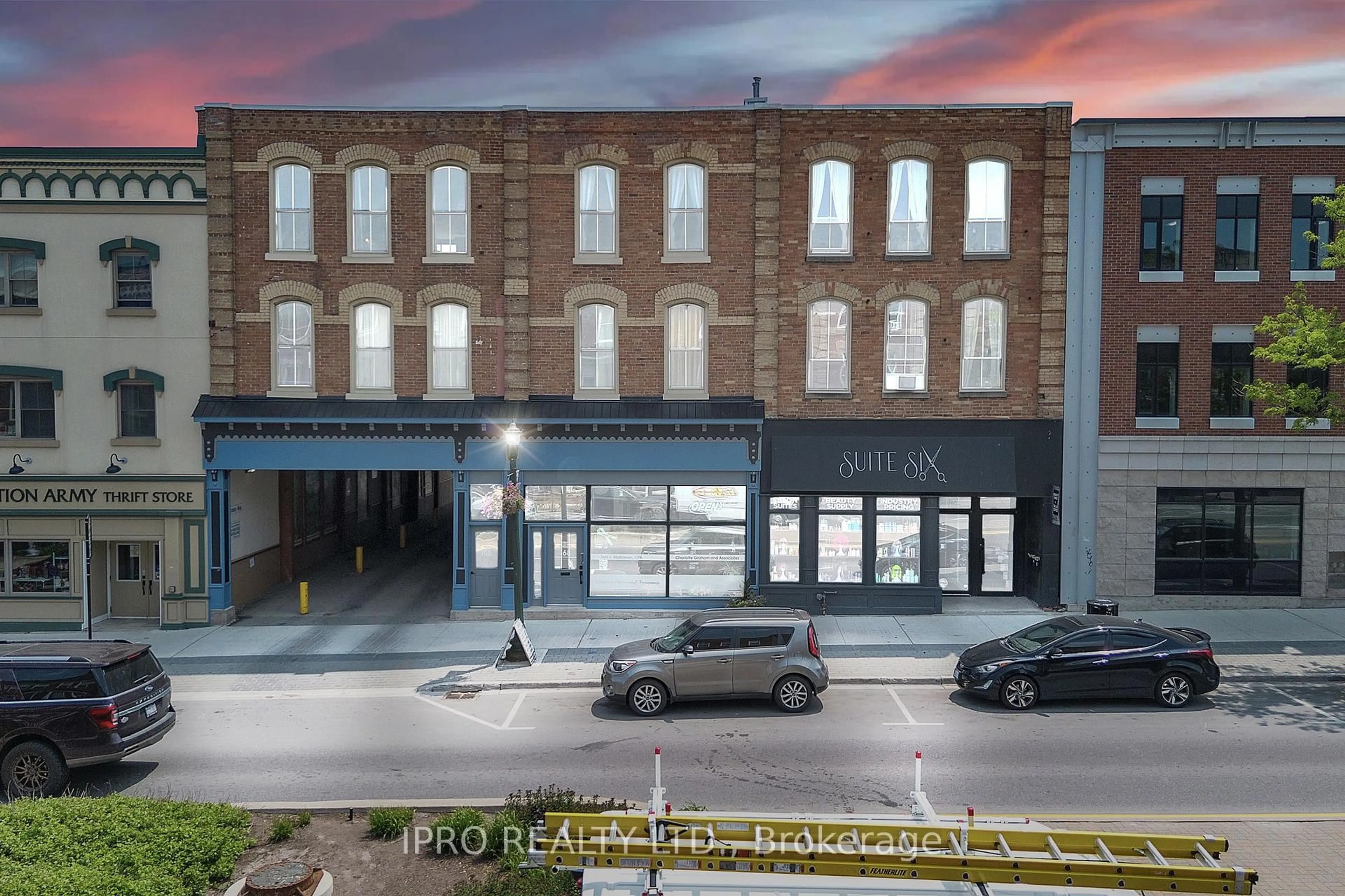 A pic from outside/outdoor area/front of a property/back of a property/a pic from drone, building for 166 Broadway Ave #2, Orangeville Ontario L9W 1K3