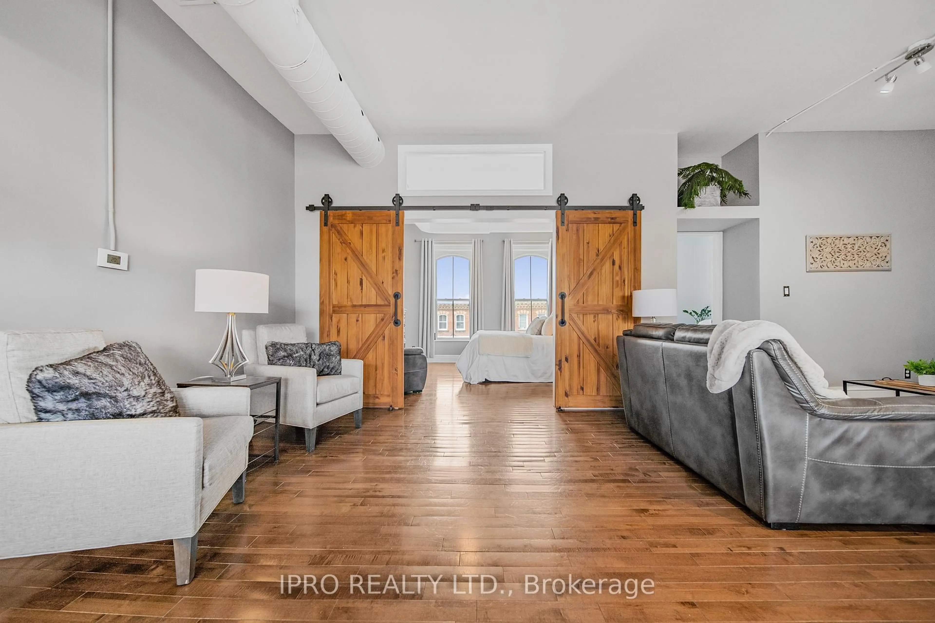 Indoor entryway for 166 Broadway Ave #2, Orangeville Ontario L9W 1K3
