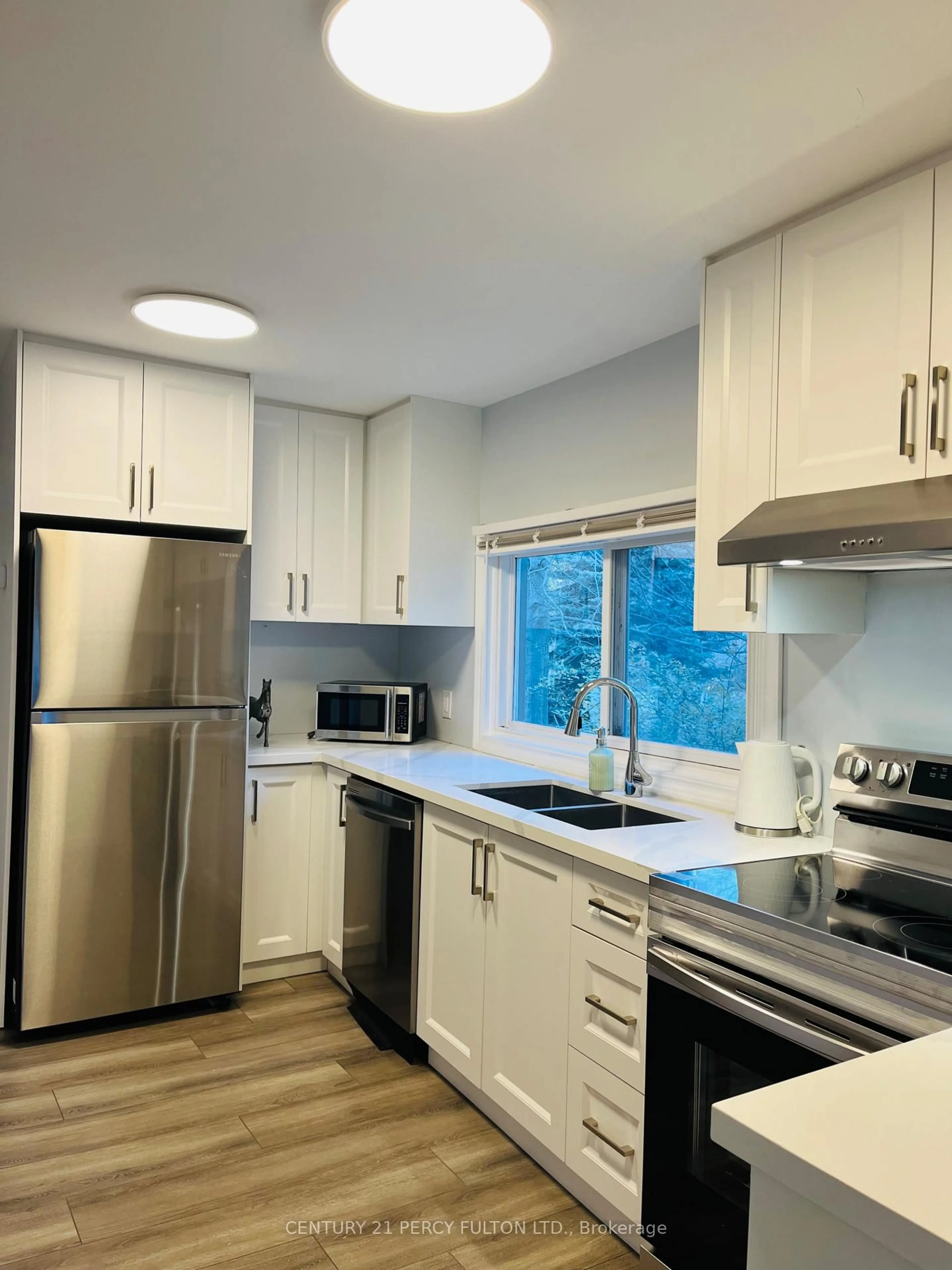 Unknown for 912 Beechwood Ave, Mississauga Ontario L5G 4E2