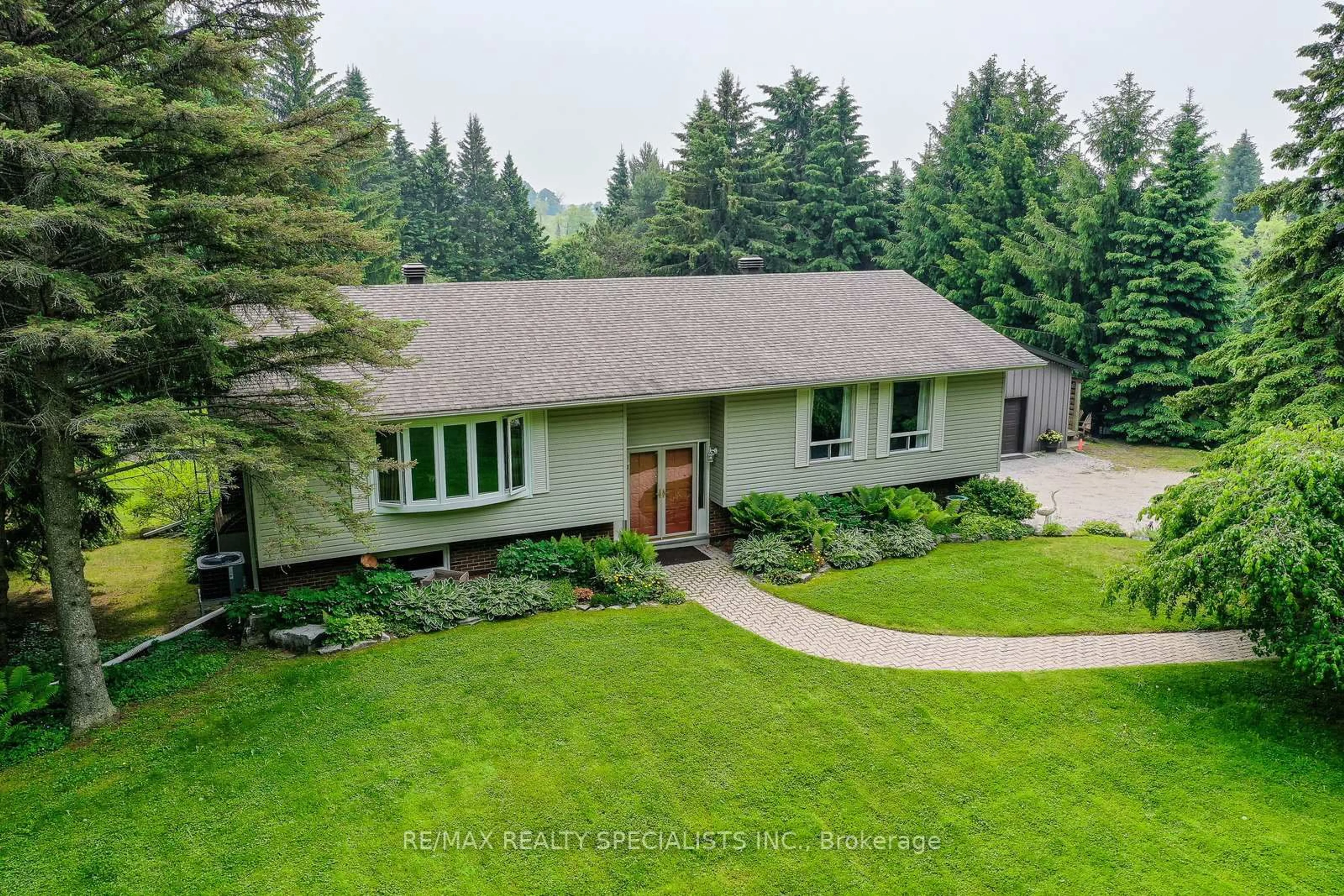 A pic from outside/outdoor area/front of a property/back of a property/a pic from drone, unknown for 6739 Castlederg Sdrd, Caledon Ontario L7C 0P6