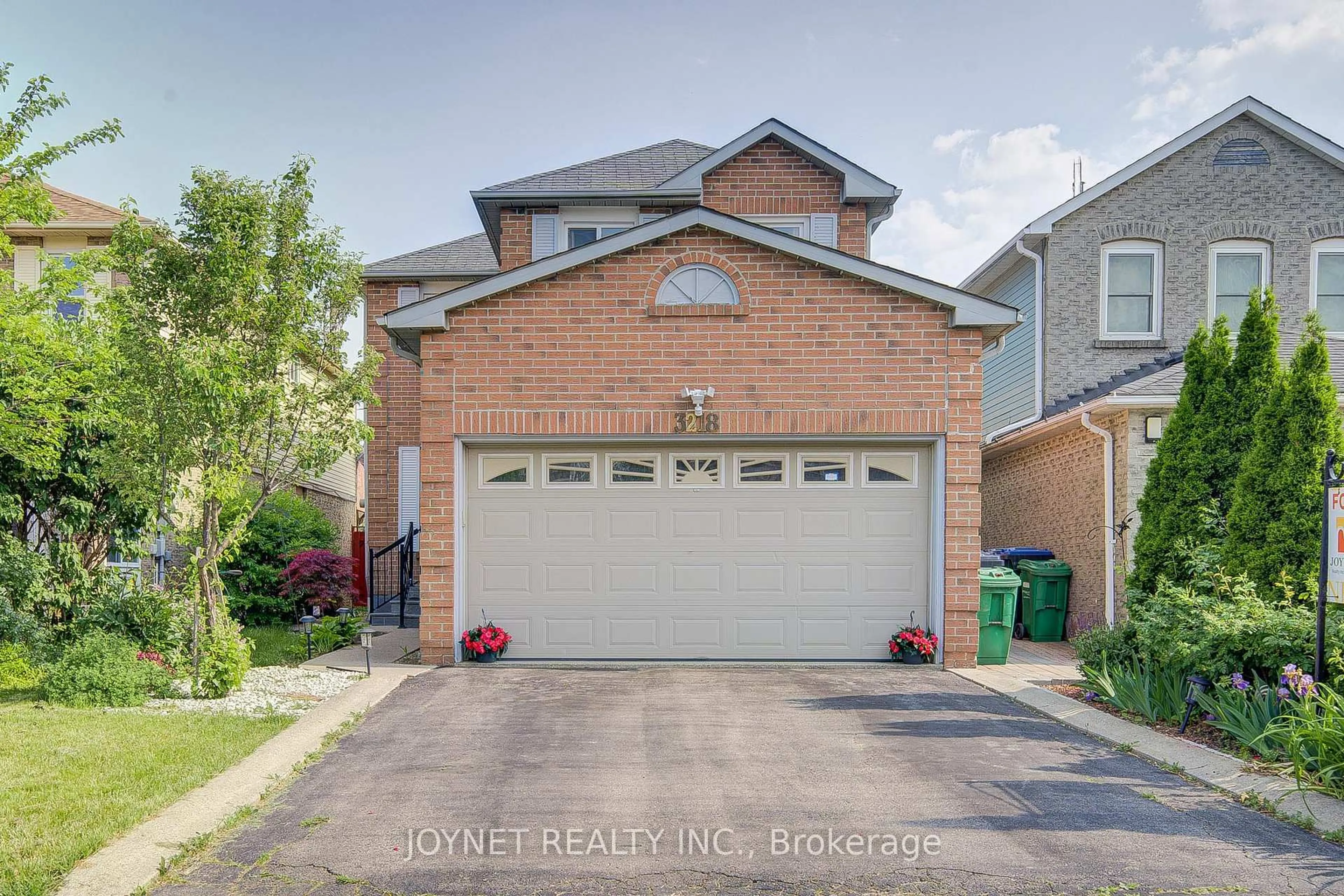 Home with brick exterior material, street for 3218 Valcourt Cres, Mississauga Ontario L5L 5J9