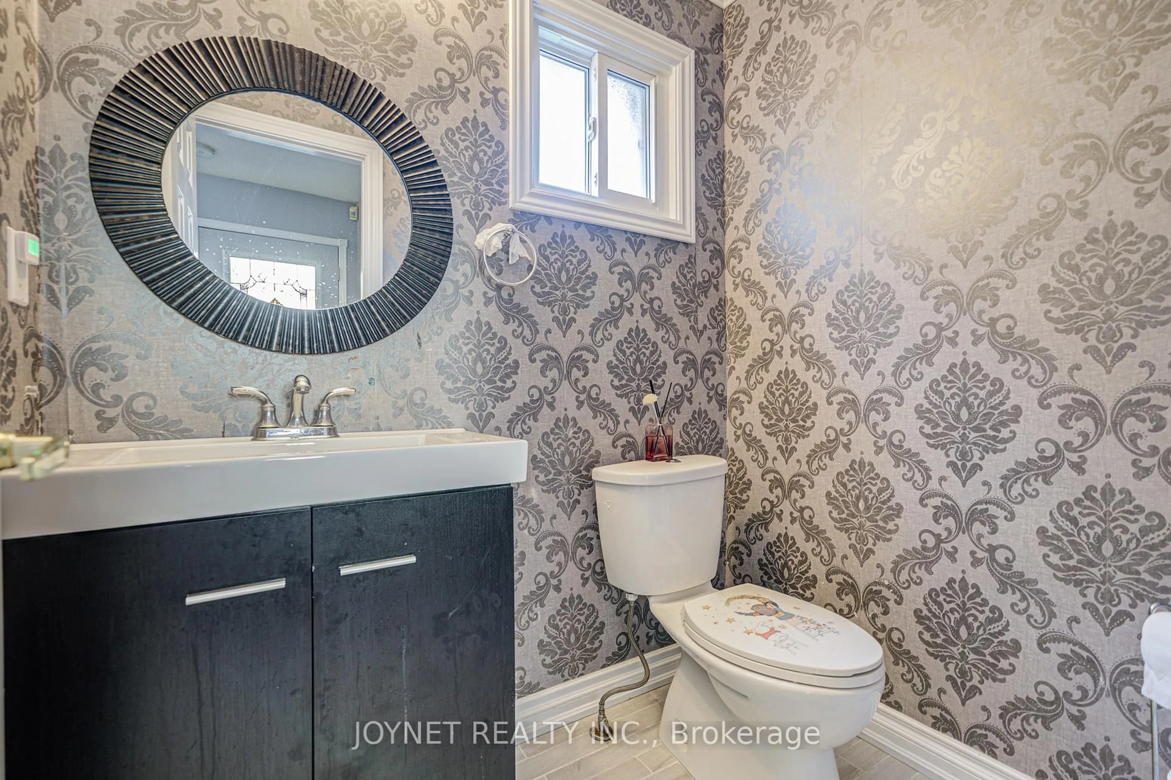 Contemporary bathroom, ceramic/tile floor for 3218 Valcourt Cres, Mississauga Ontario L5L 5J9