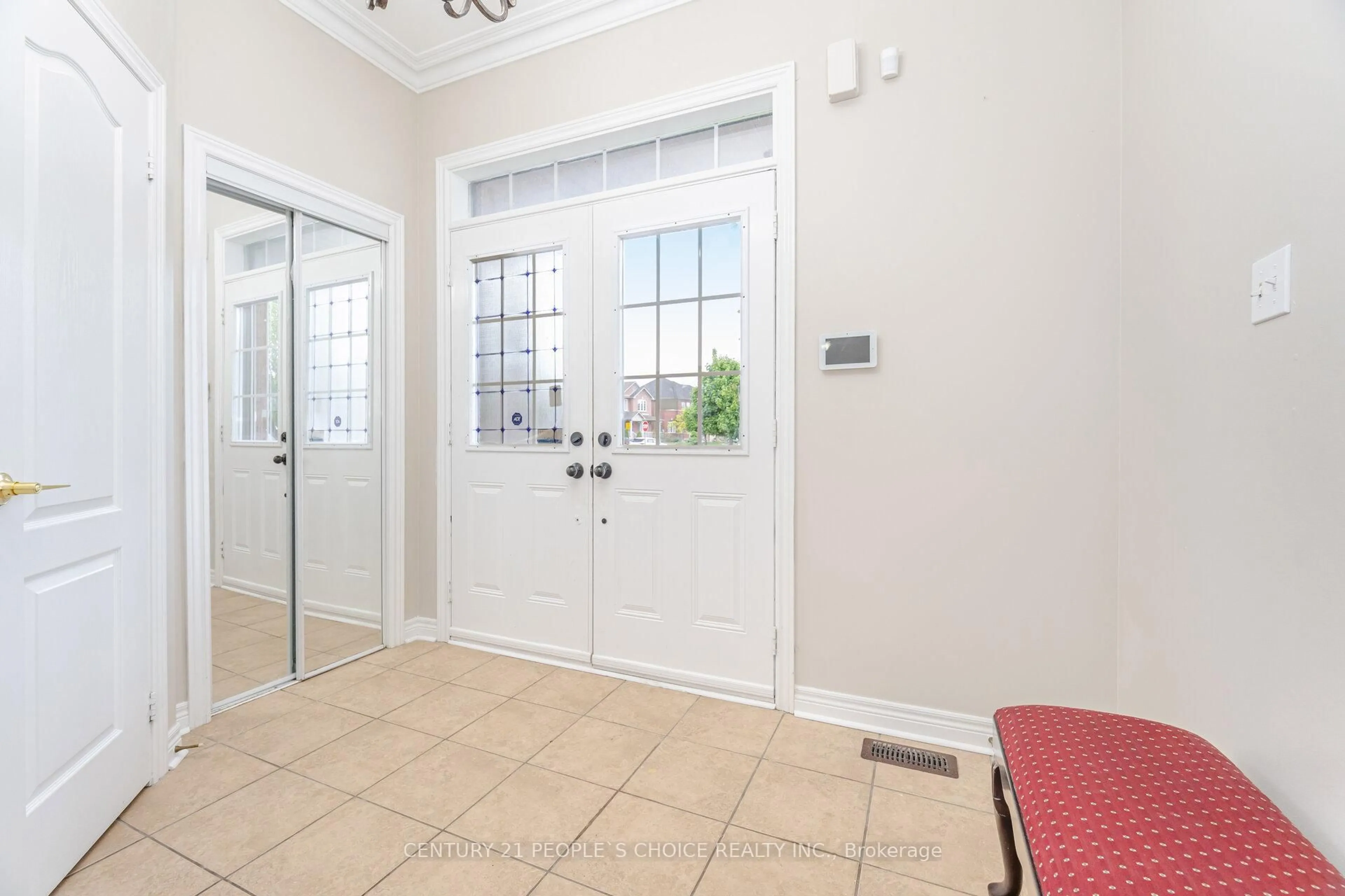 Indoor entryway for 19 Frobischer Dr, Brampton Ontario L6R 0L4