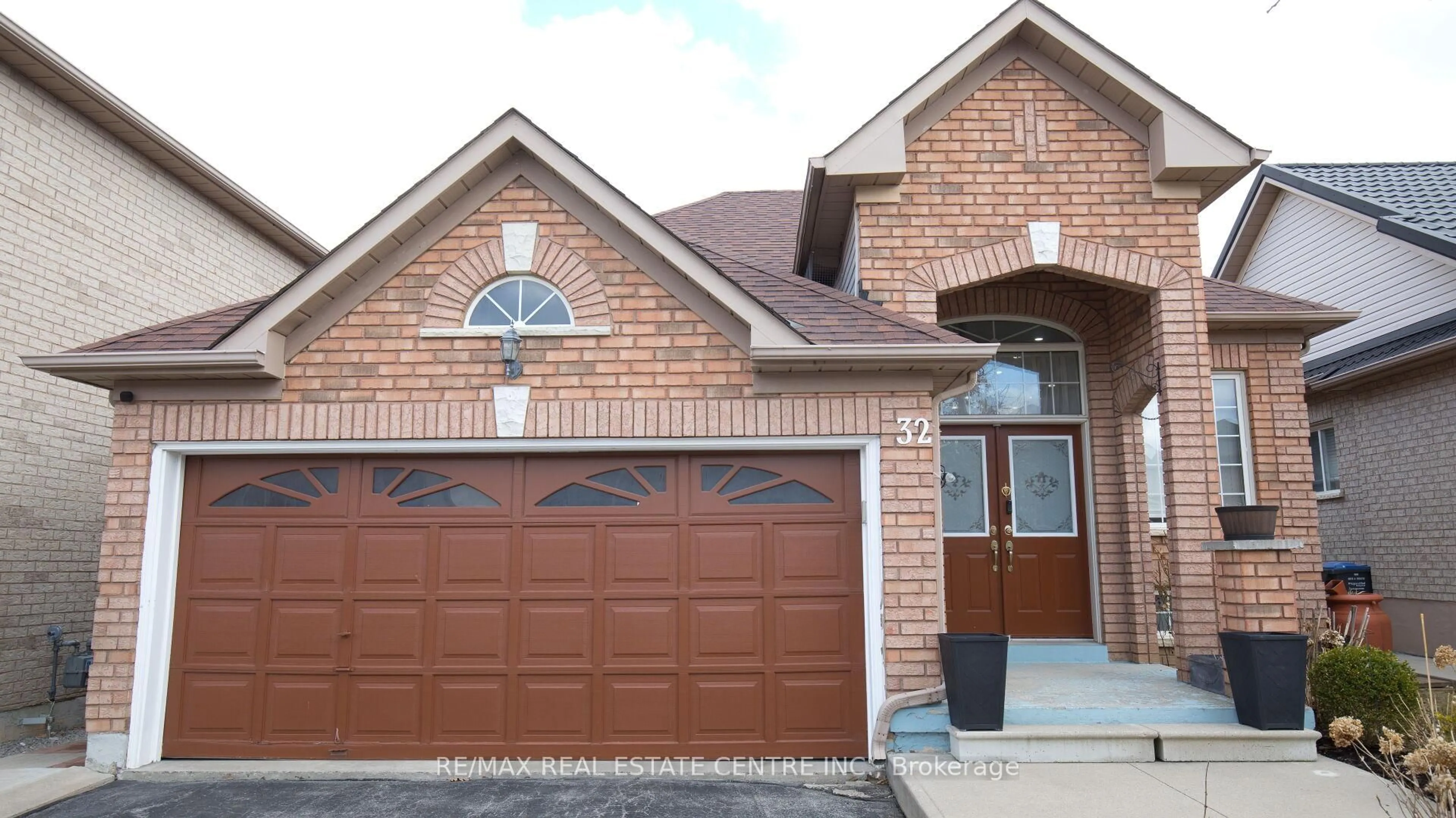 Home with brick exterior material, street for 32 Pappain Cres, Brampton Ontario L7A 3J8