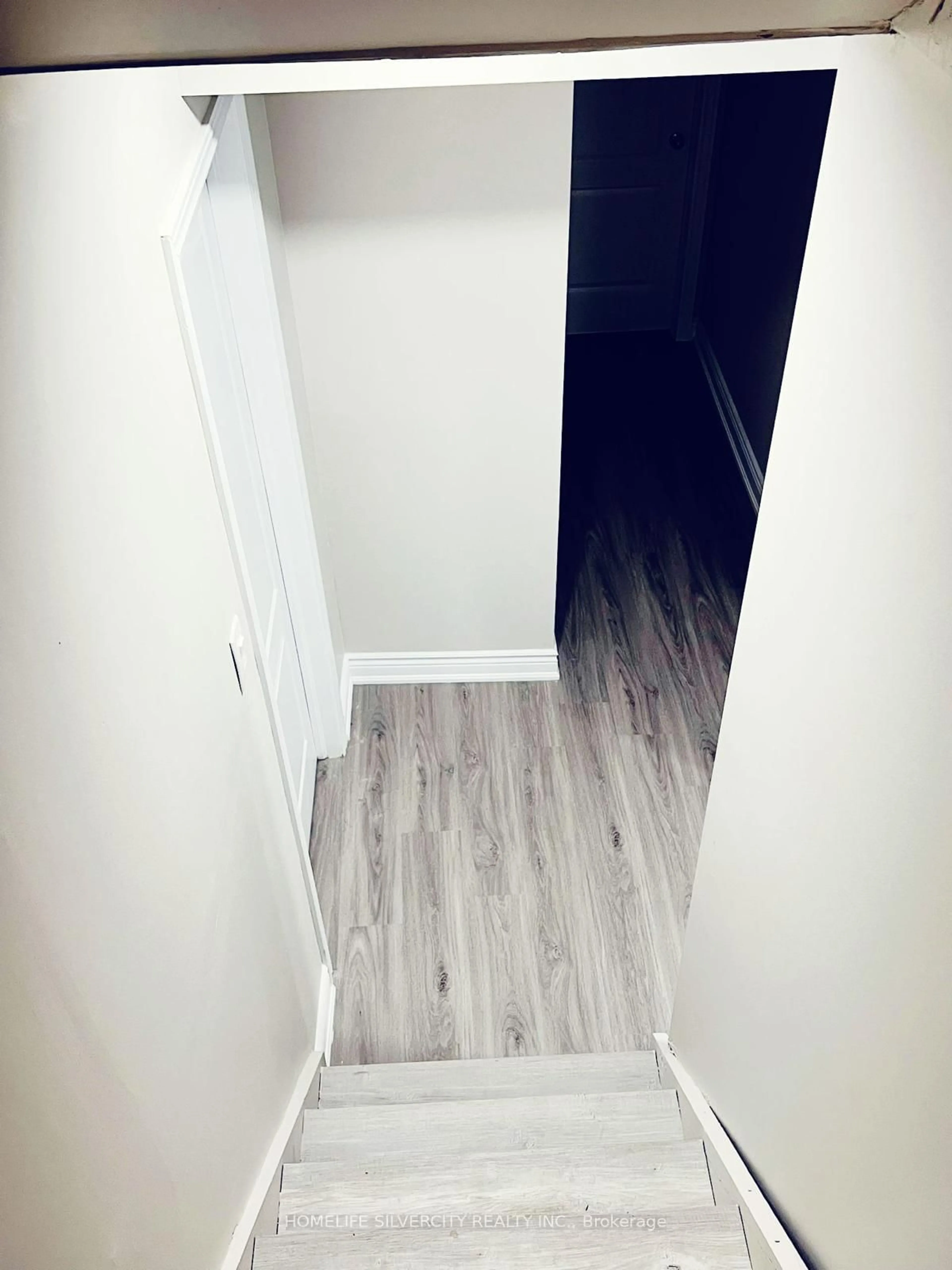 A pic of a room for 21 Ashford Crt, Brampton Ontario L6V 3E2