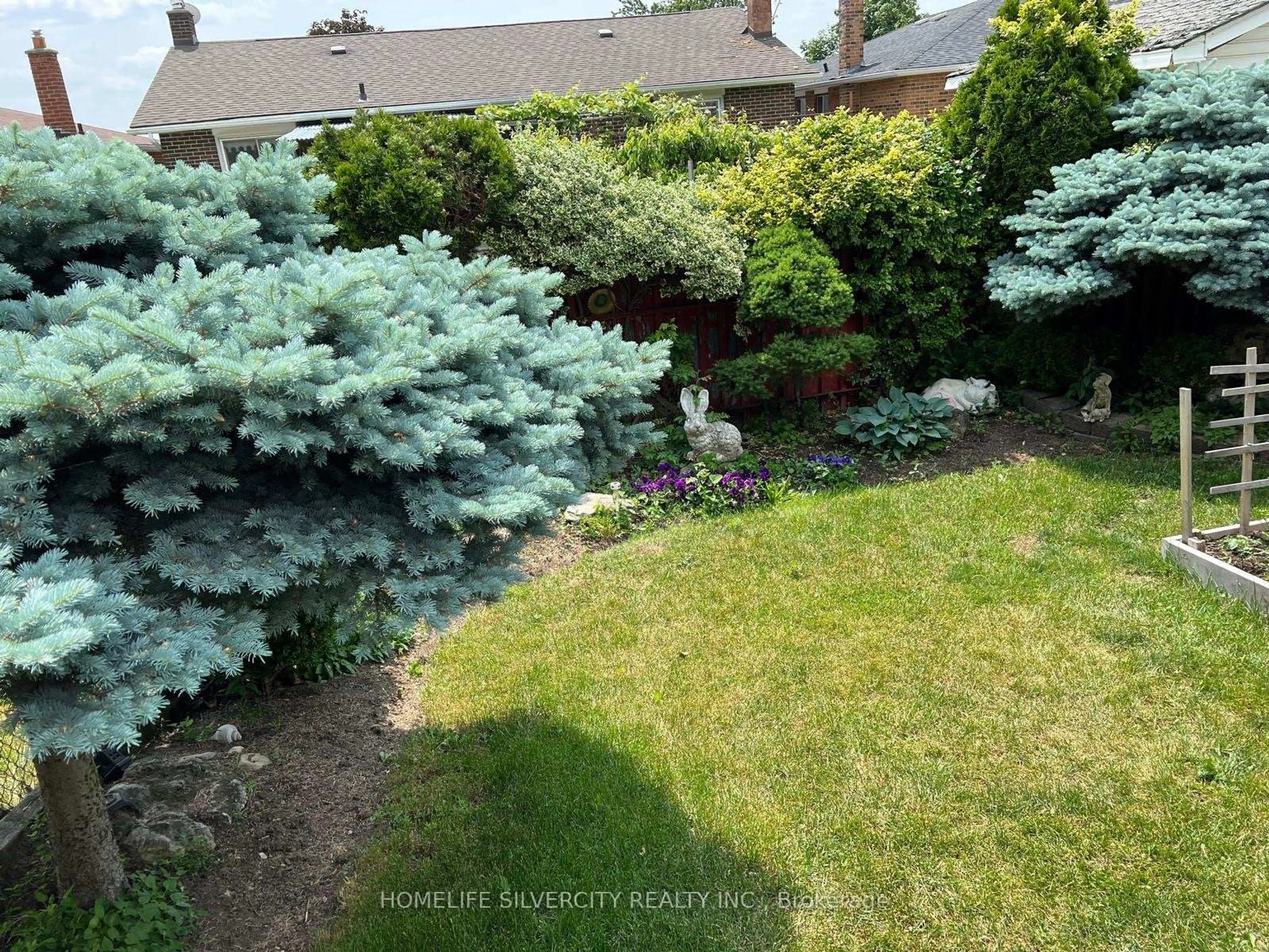 A pic from outside/outdoor area/front of a property/back of a property/a pic from drone, unknown for 21 Ashford Crt, Brampton Ontario L6V 3E2