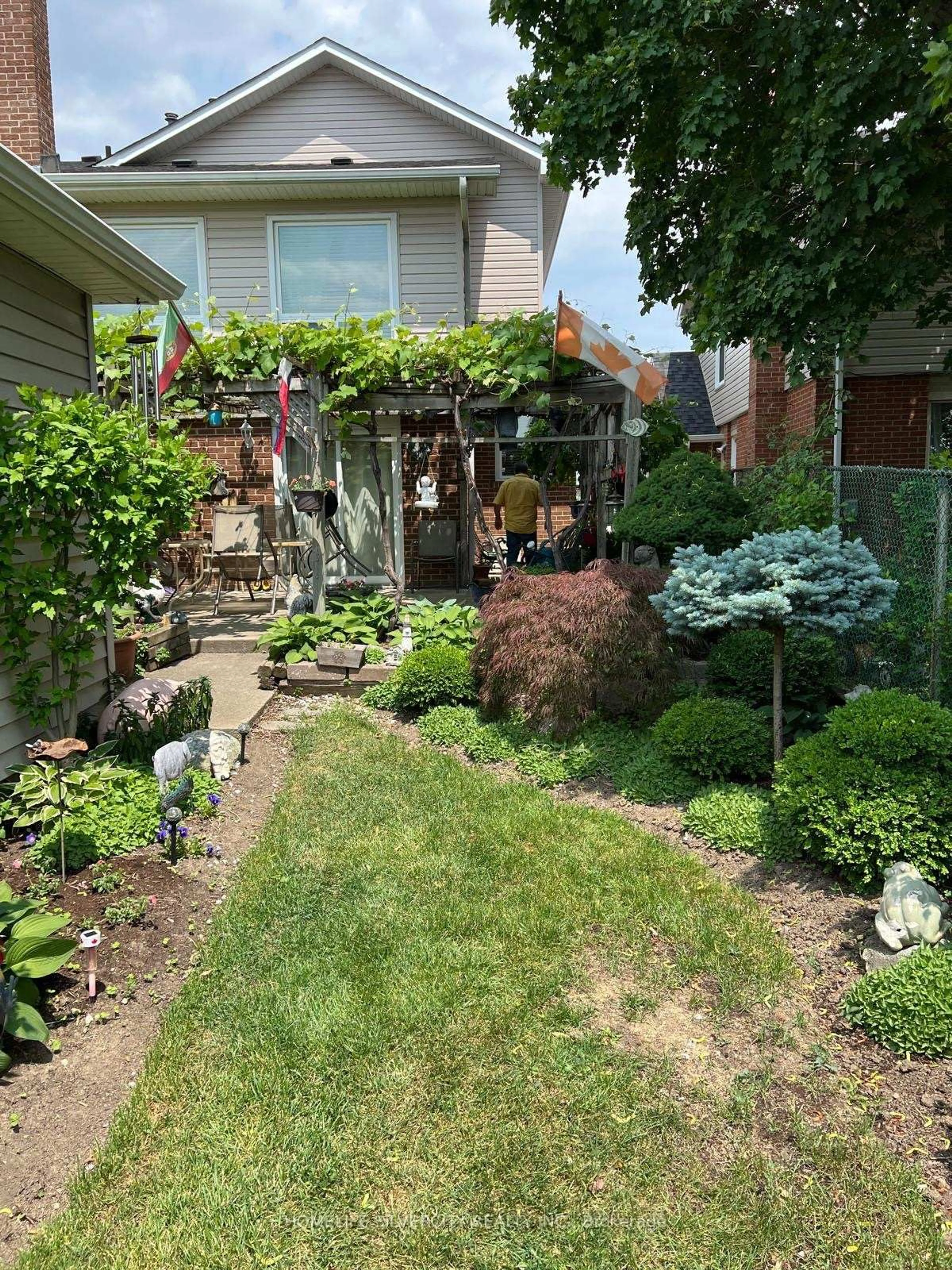 Unknown for 21 Ashford Crt, Brampton Ontario L6V 3E2