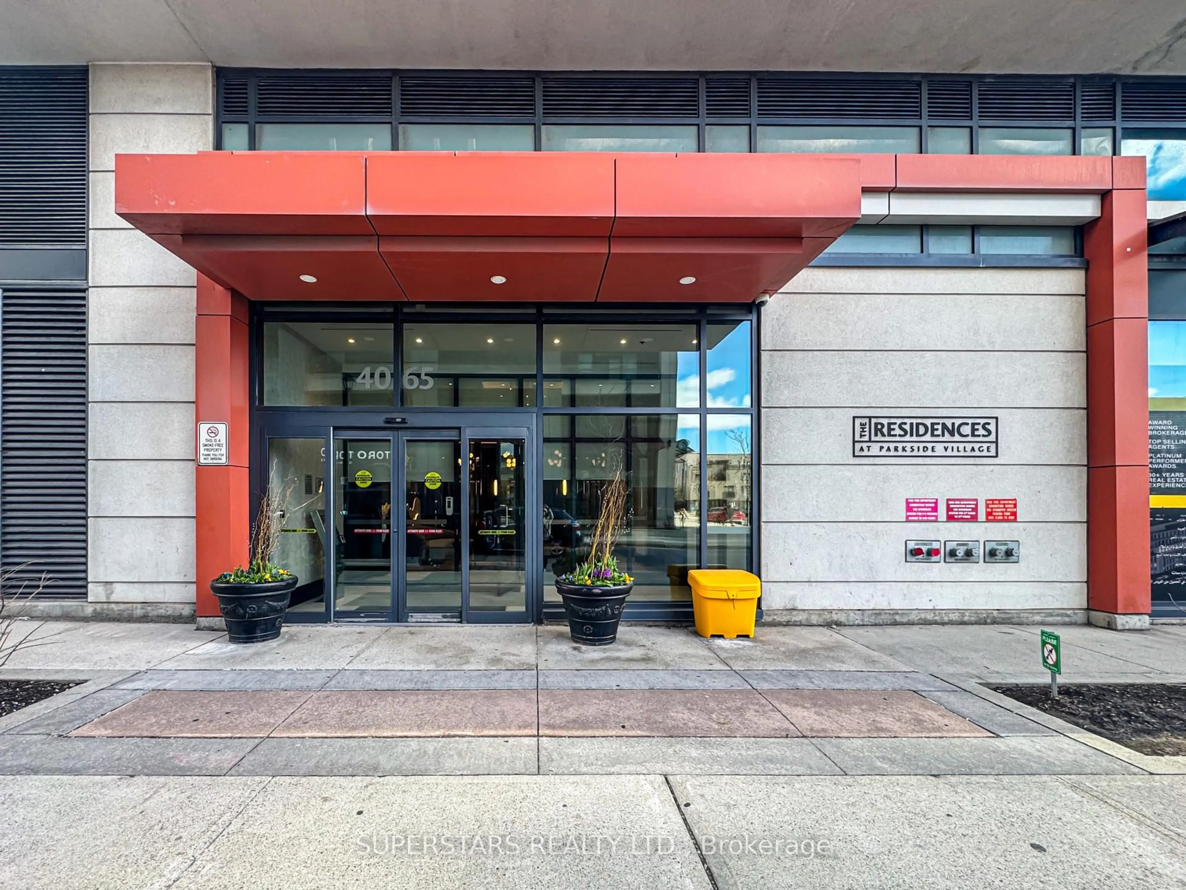 Indoor foyer for 4065 Brickstone Mews #806, Mississauga Ontario L5B 0G3