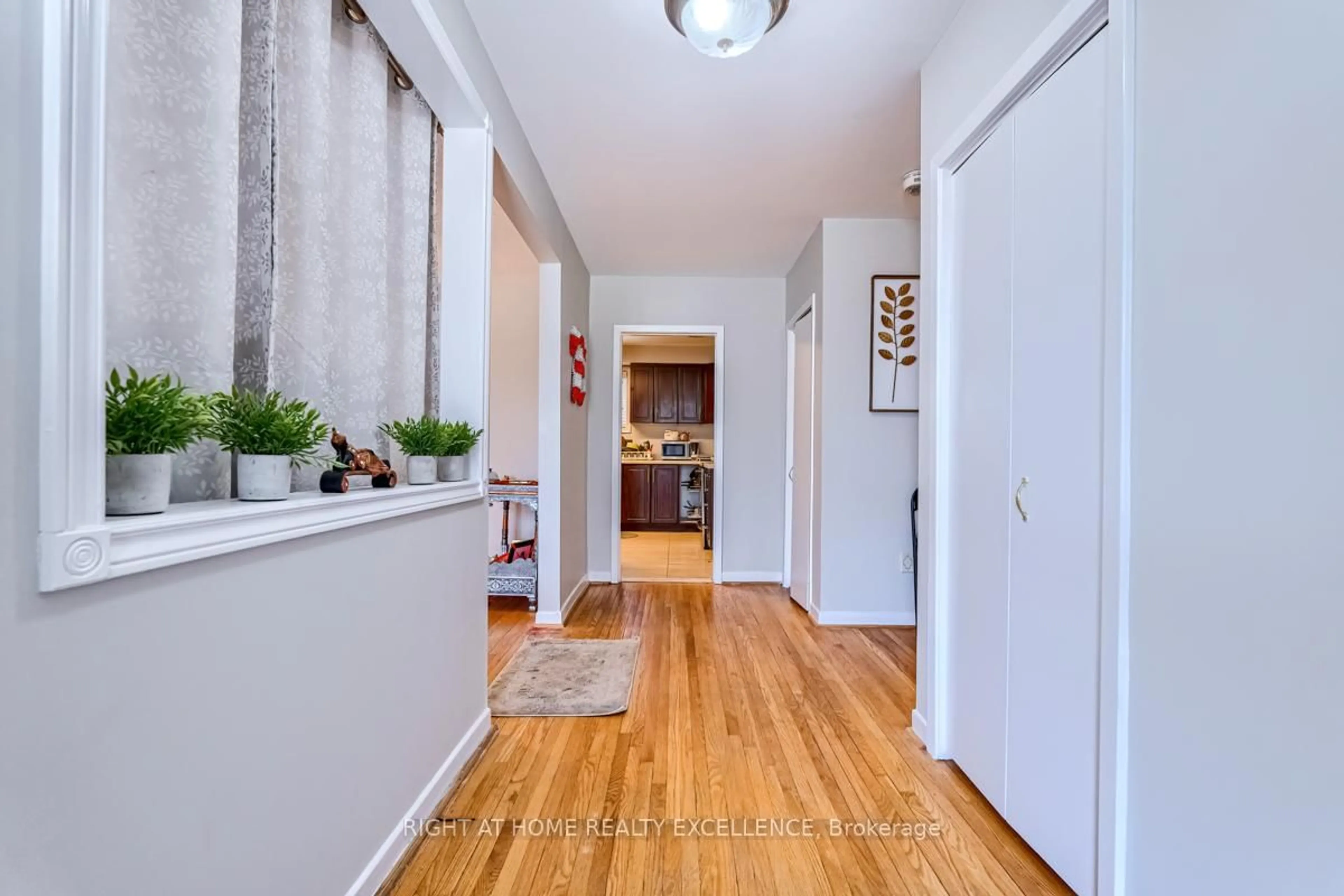 Indoor entryway for 24 Flowertown Ave, Brampton Ontario L6X 2K2