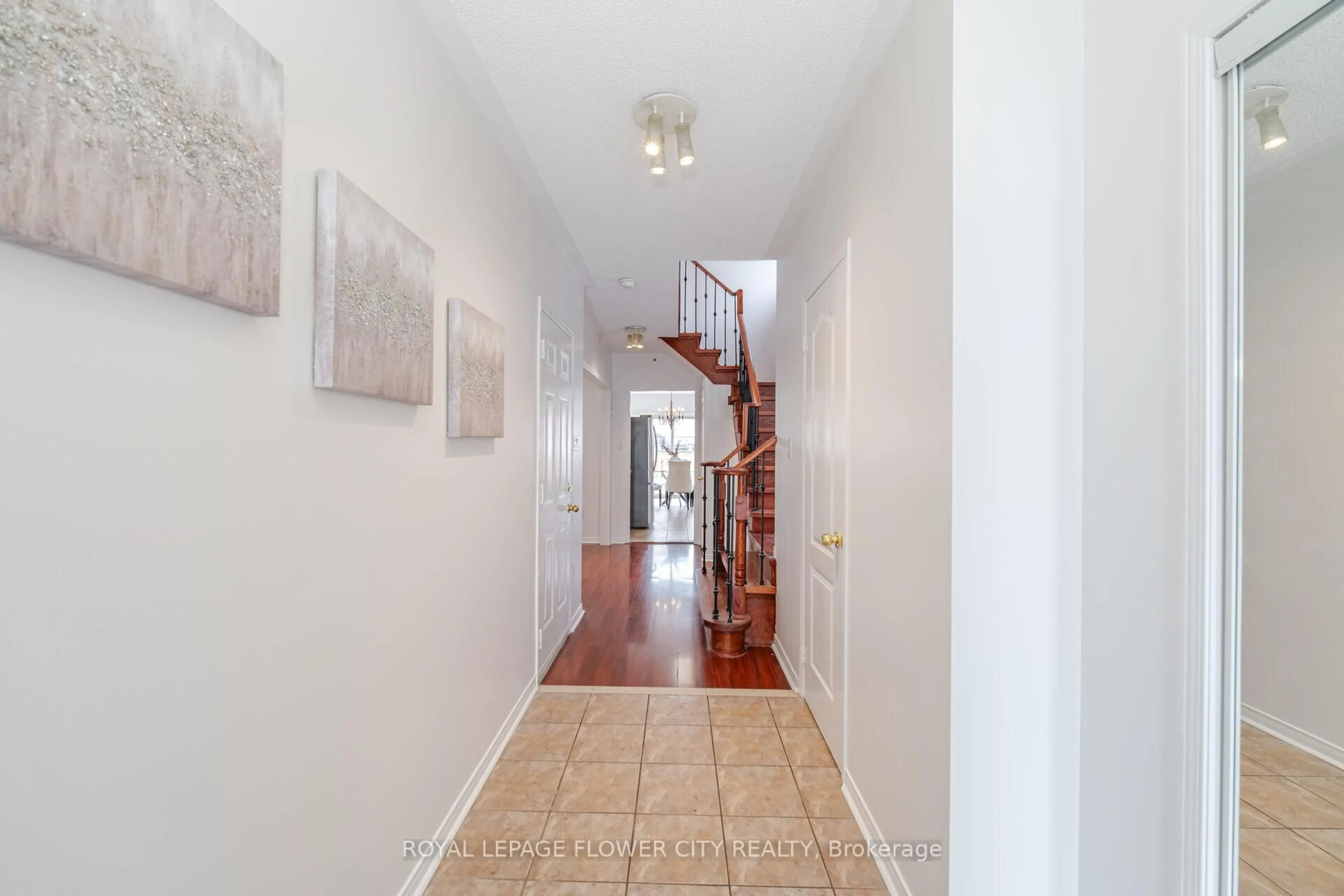 Indoor entryway for 39 Culture Cres, Brampton Ontario L6X 4X8