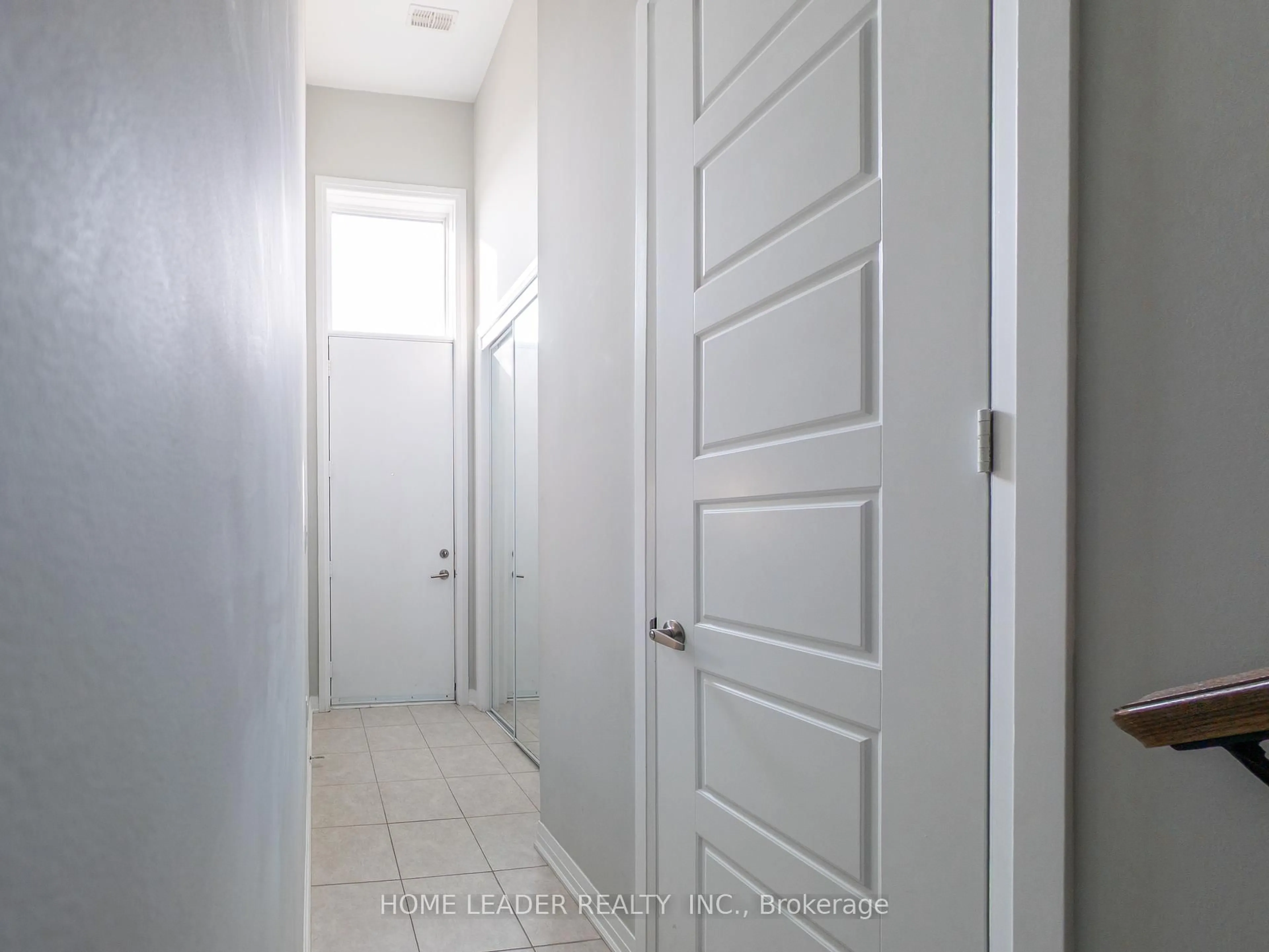 Indoor entryway for 243 Downsview Park Blvd, Toronto Ontario M3K 0A5
