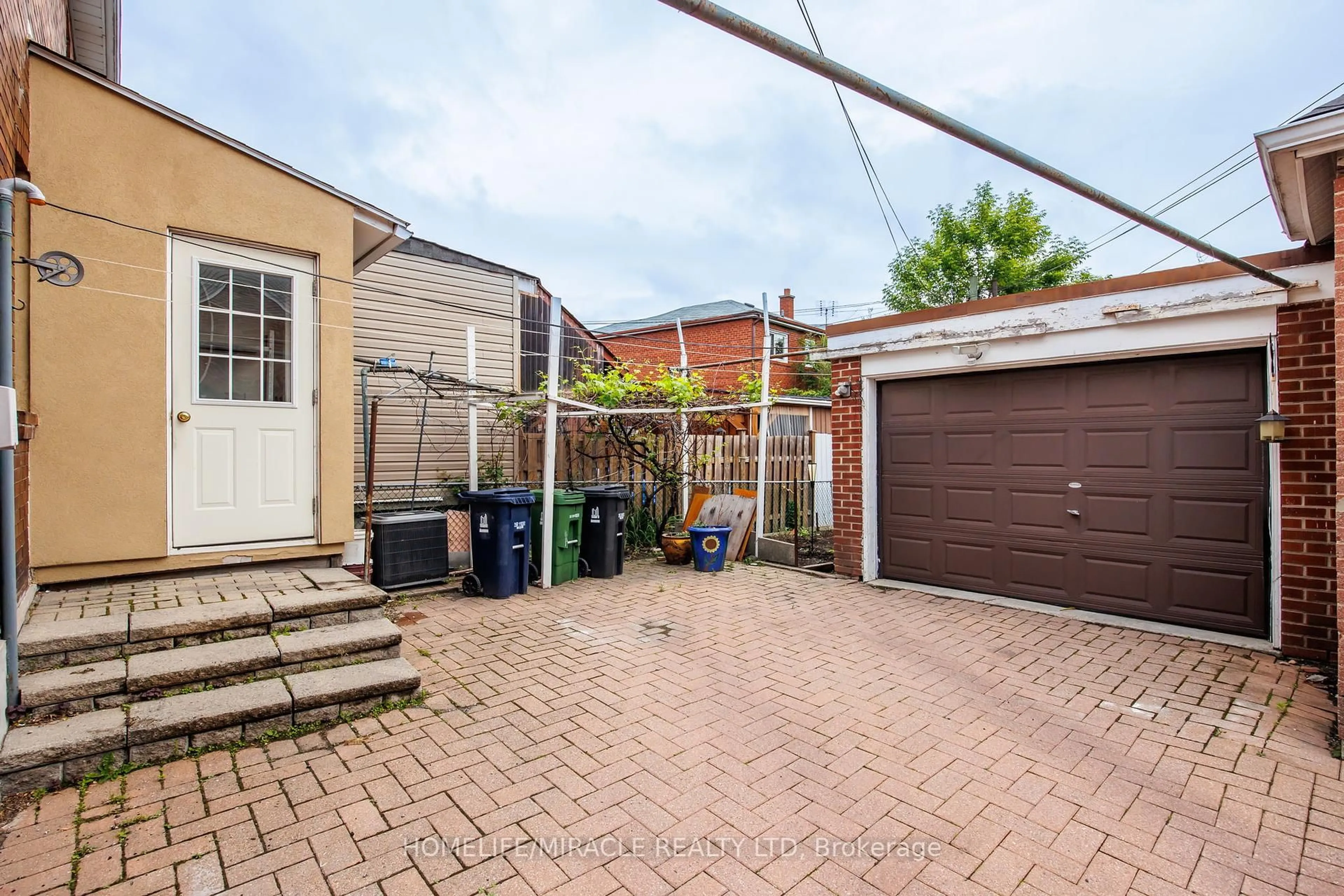 Patio, street for 683 Old Weston Rd, Toronto Ontario M6N 3B6