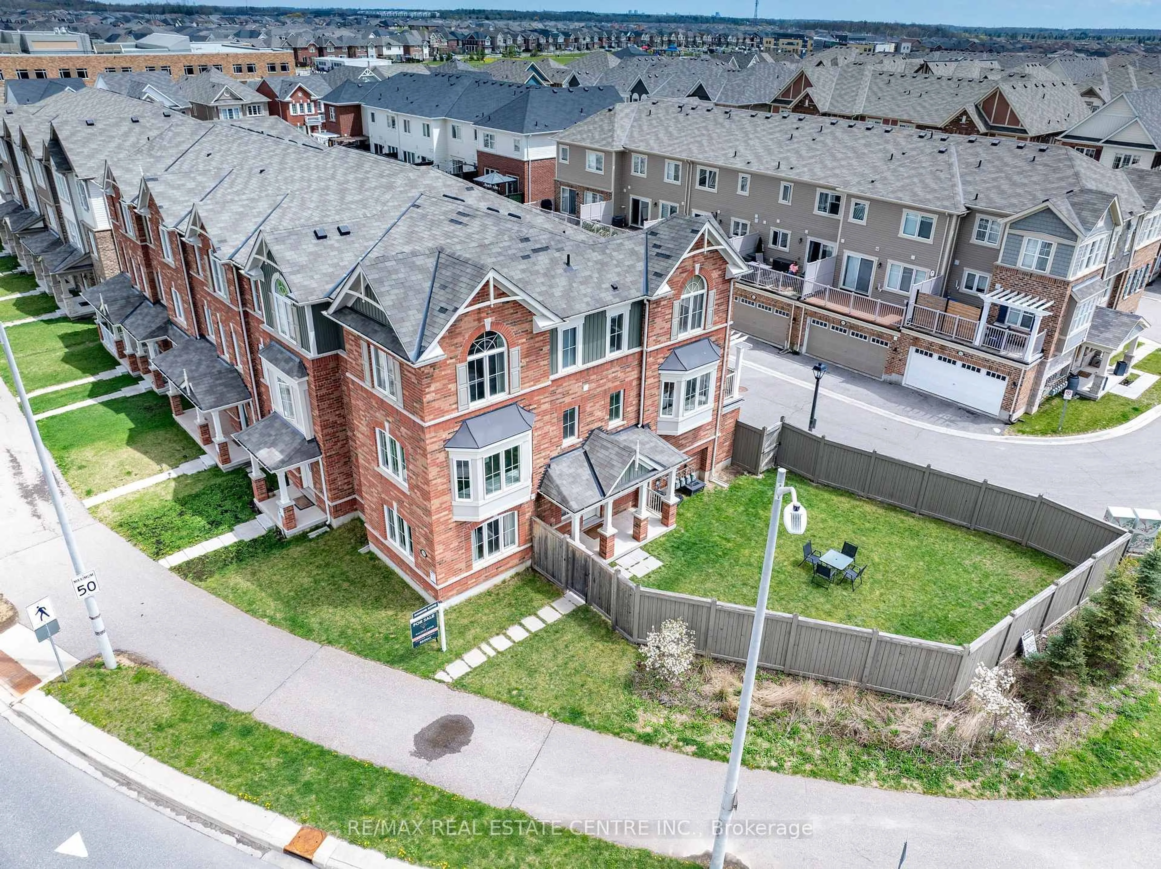 A pic from outside/outdoor area/front of a property/back of a property/a pic from drone, street for 100 Whitlock Ave, Milton Ontario L9T 7K6