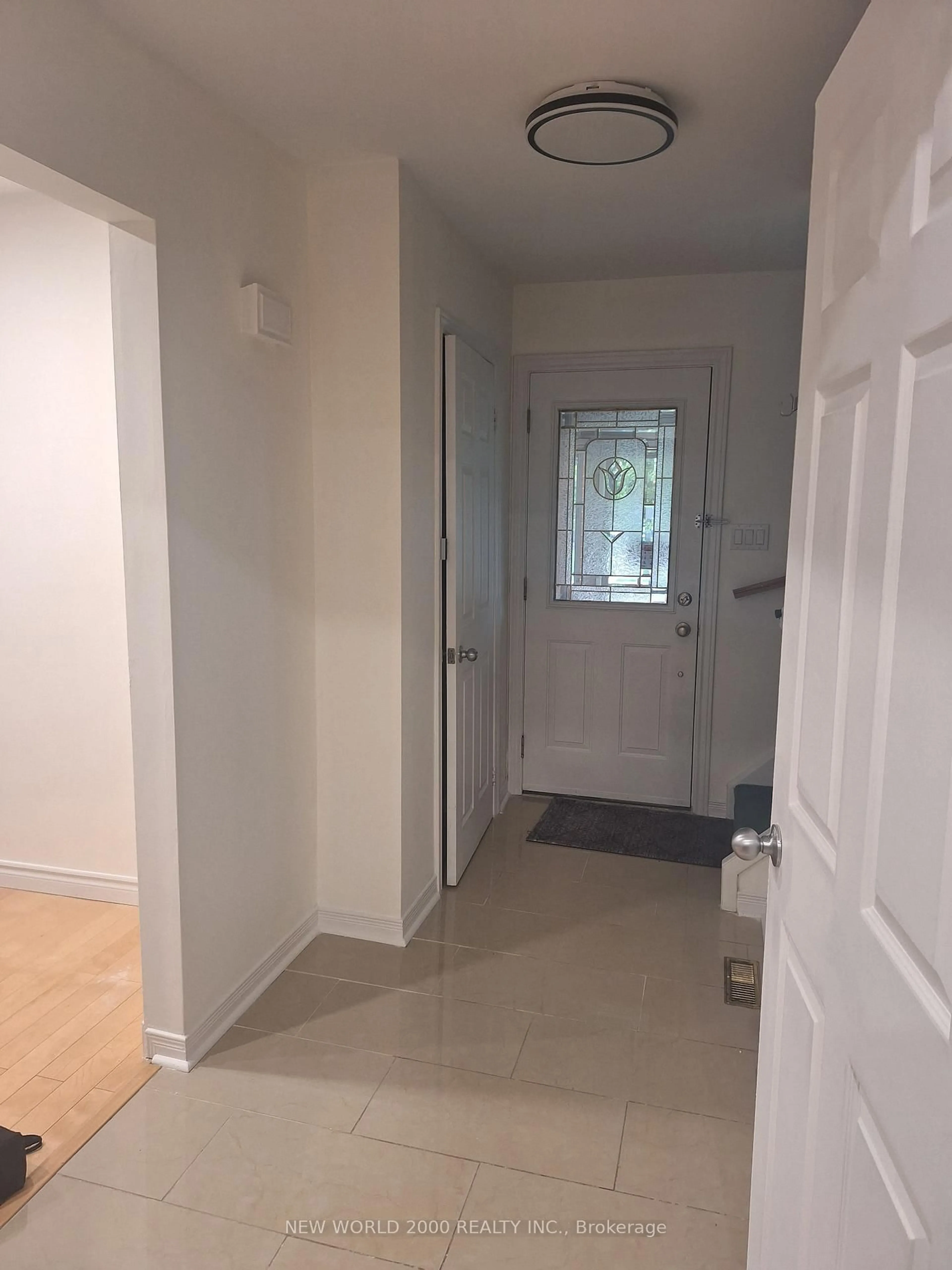 Indoor entryway for 676 Galloway Cres, Mississauga Ontario L5C 3W1
