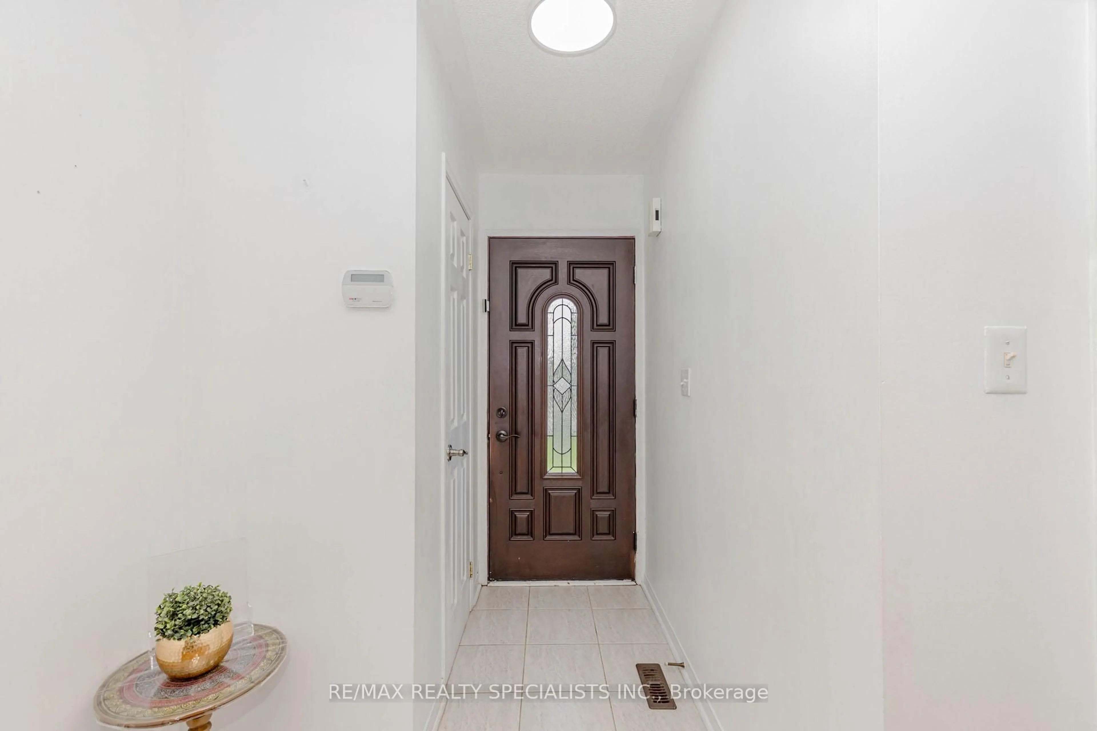 Indoor entryway for 1242 Mowat Lane, Milton Ontario L9T 5R3