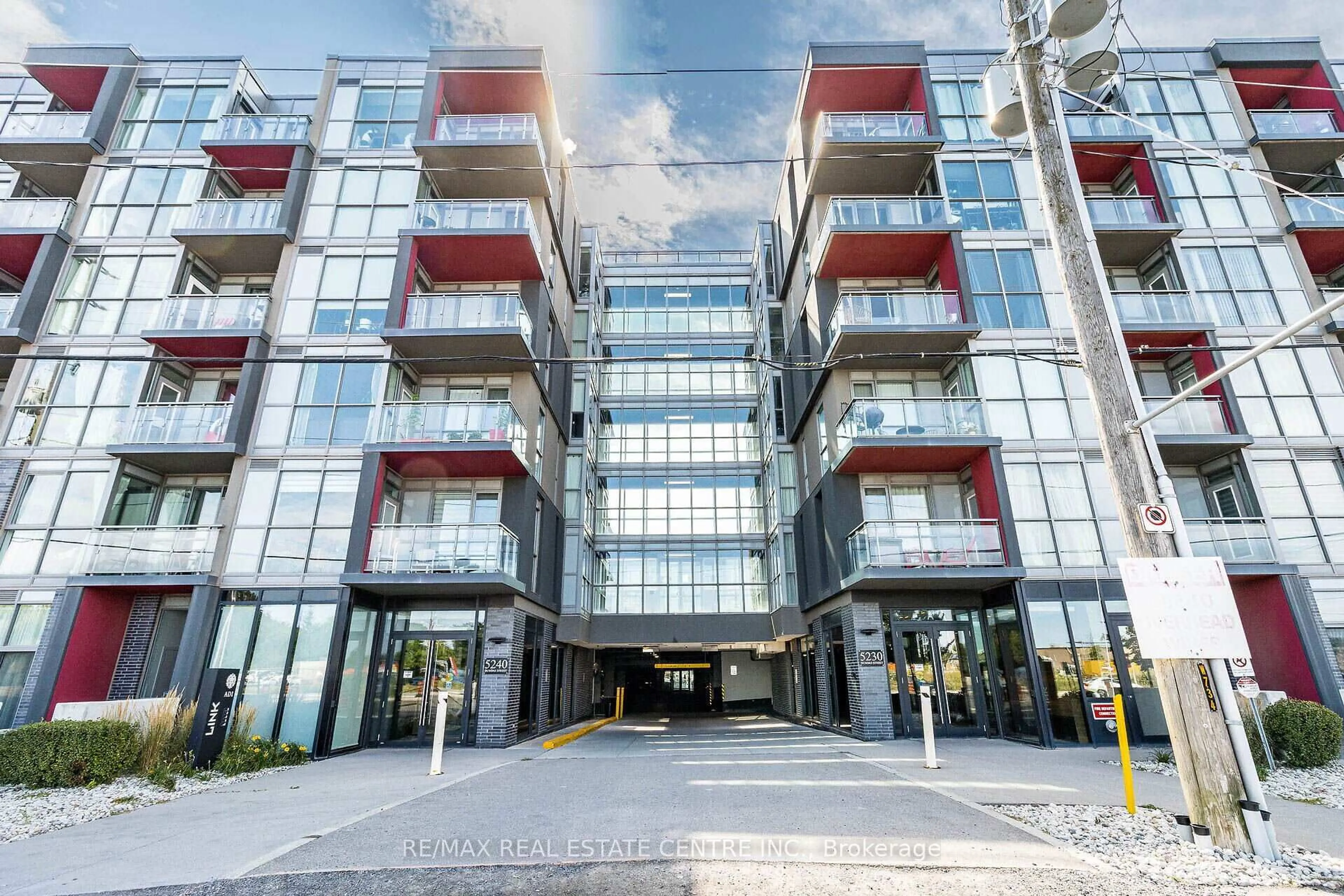 Indoor foyer for 5240 Dundas St #B314, Burlington Ontario L7L 0J6