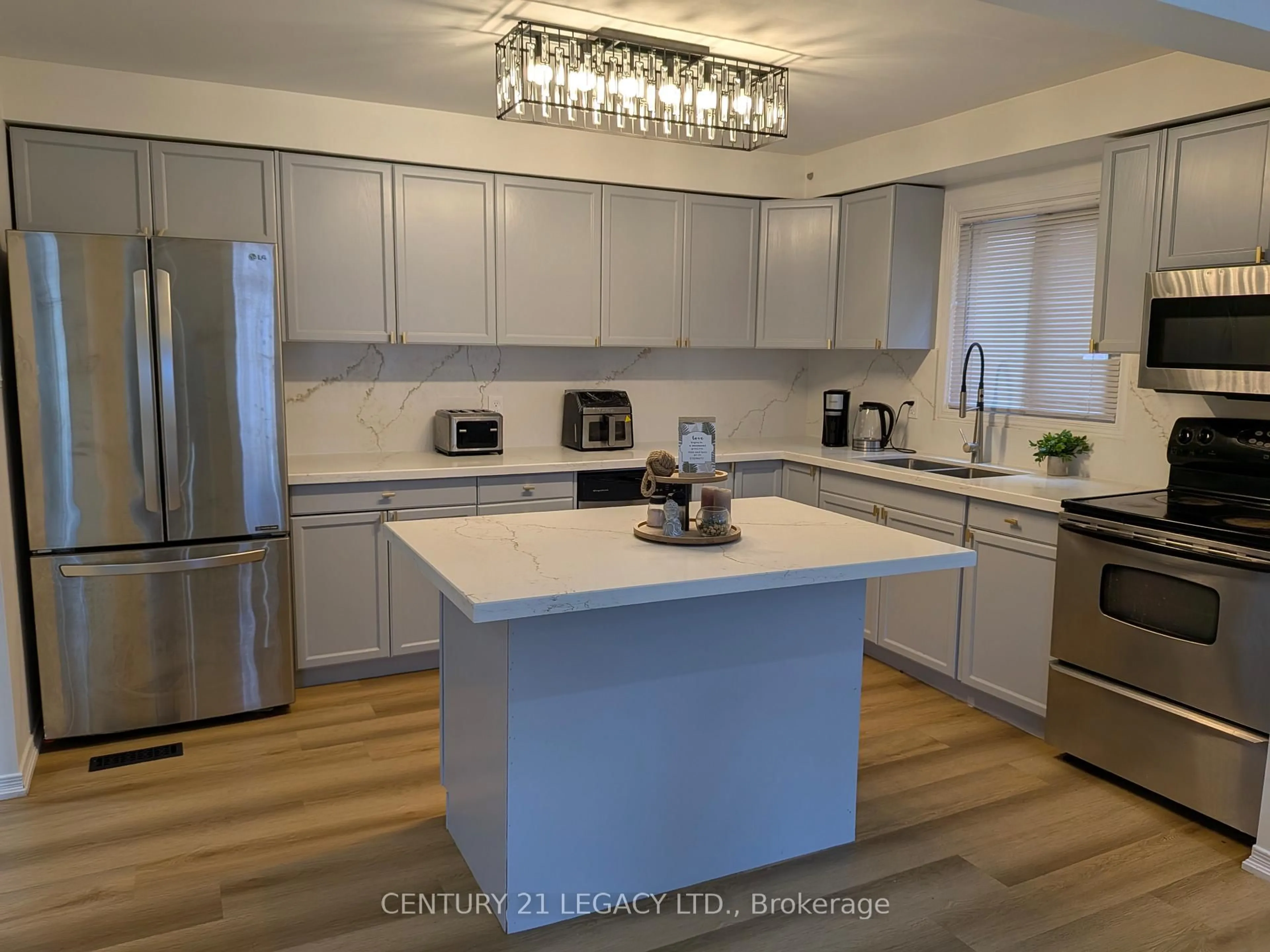 Open concept kitchen, unknown for 146 Muirland Cres, Brampton Ontario L6X 4G1