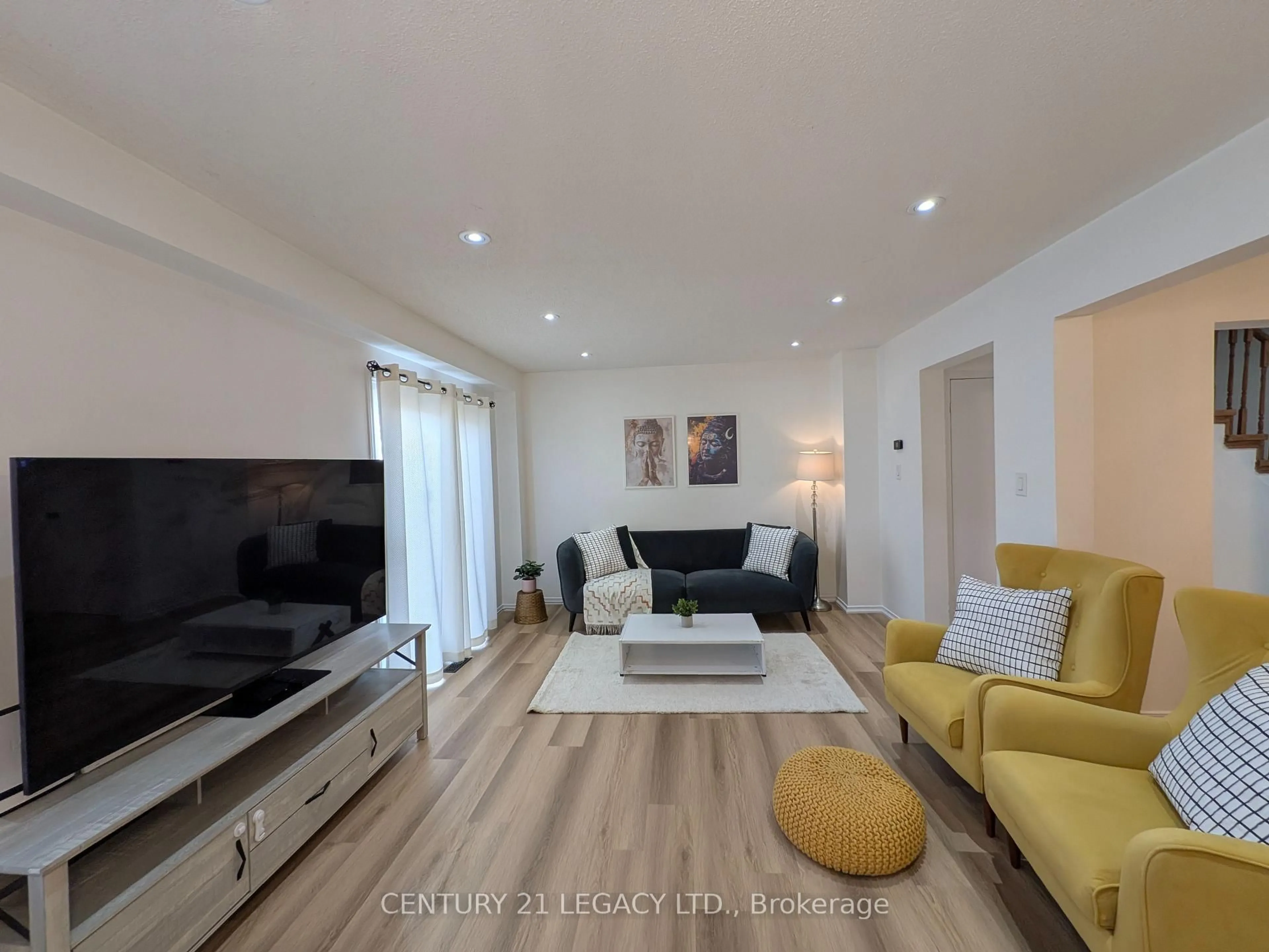 Living room with furniture, unknown for 146 Muirland Cres, Brampton Ontario L6X 4G1