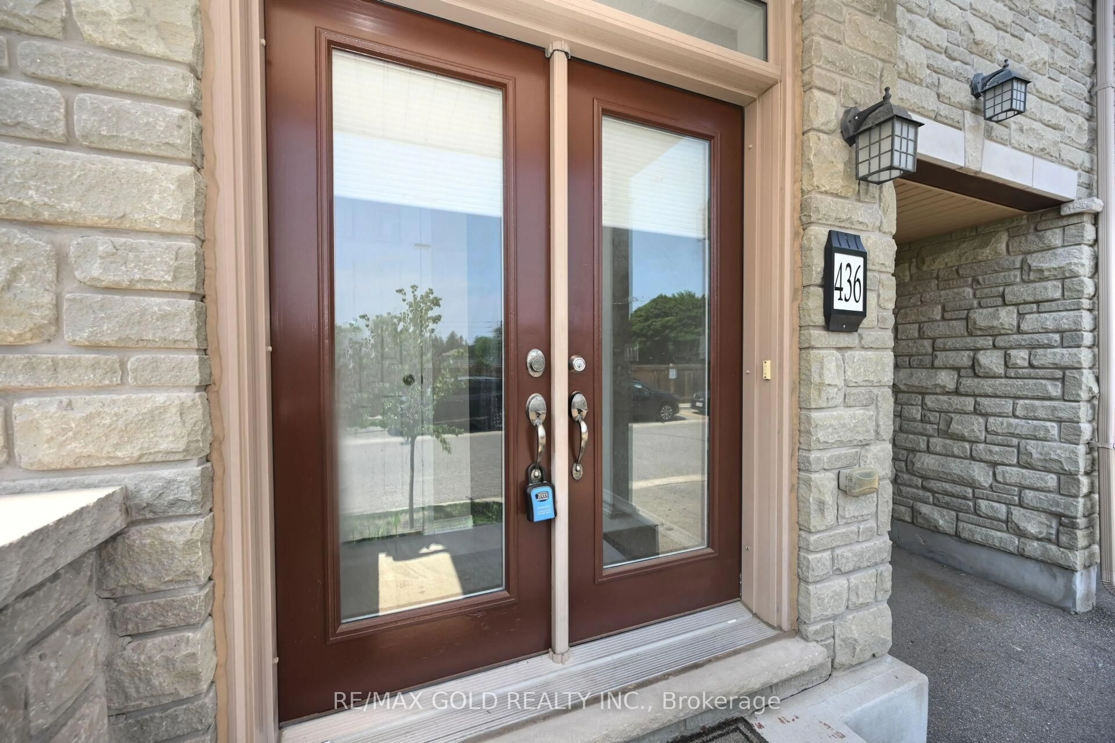 Indoor entryway for 436 Ladycroft Terr, Mississauga Ontario L5A 0A7