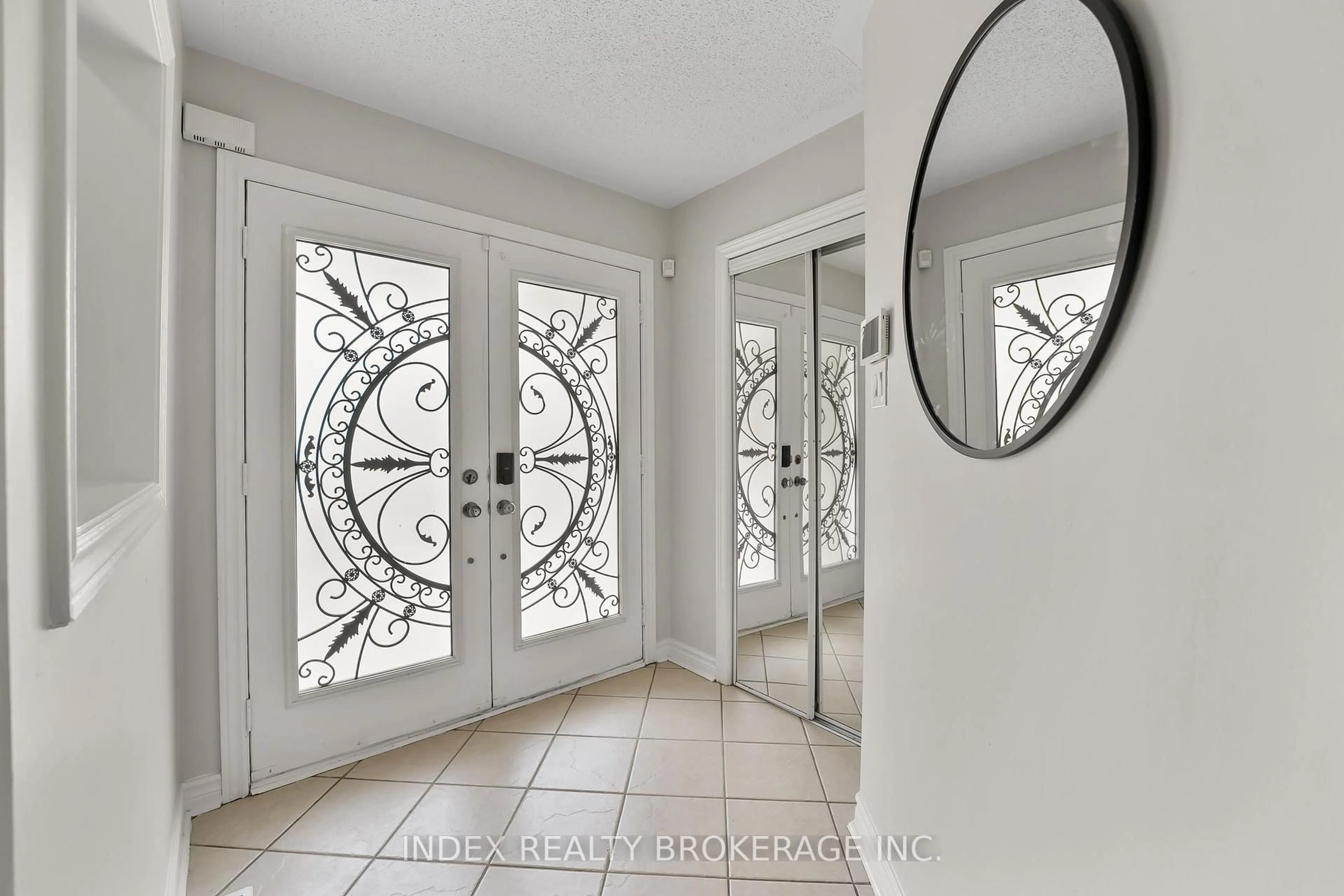 Indoor entryway for 141 Sunny Meadow Blvd, Brampton Ontario L6R 2H8