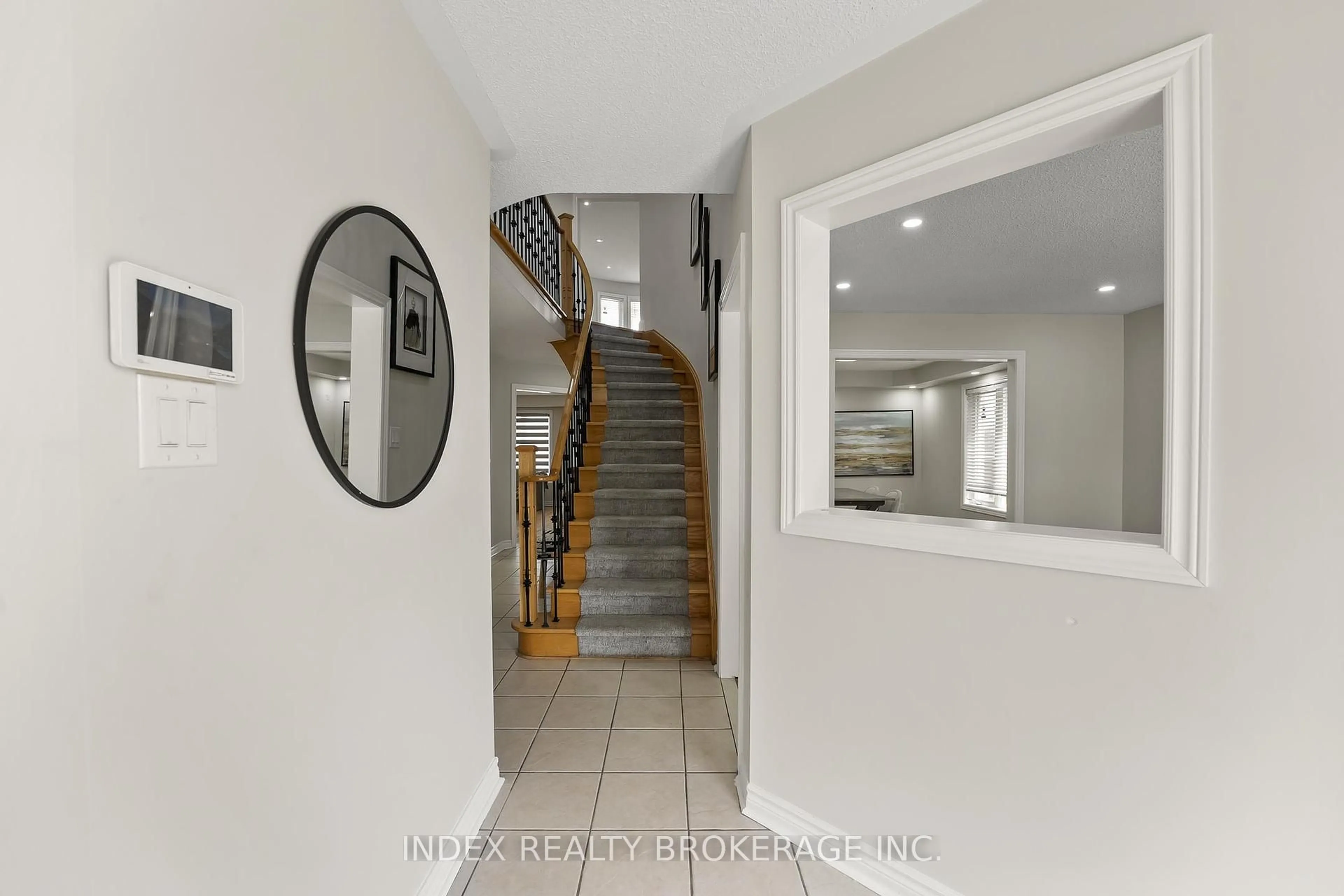 Indoor foyer for 141 Sunny Meadow Blvd, Brampton Ontario L6R 2H8