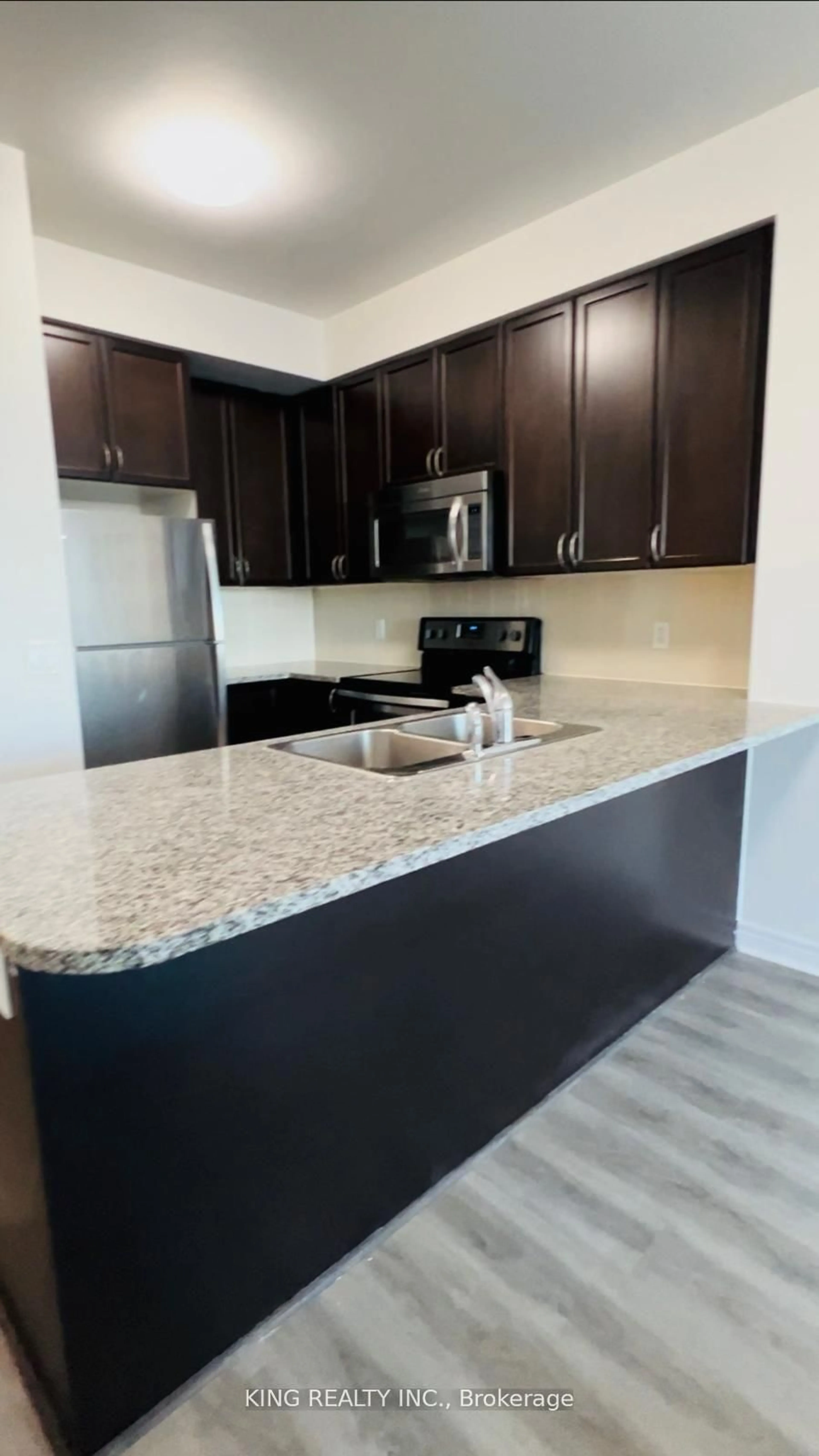 Standard kitchen, unknown for 339 RATHBURN Rd #818, Mississauga Ontario L5B 0K6