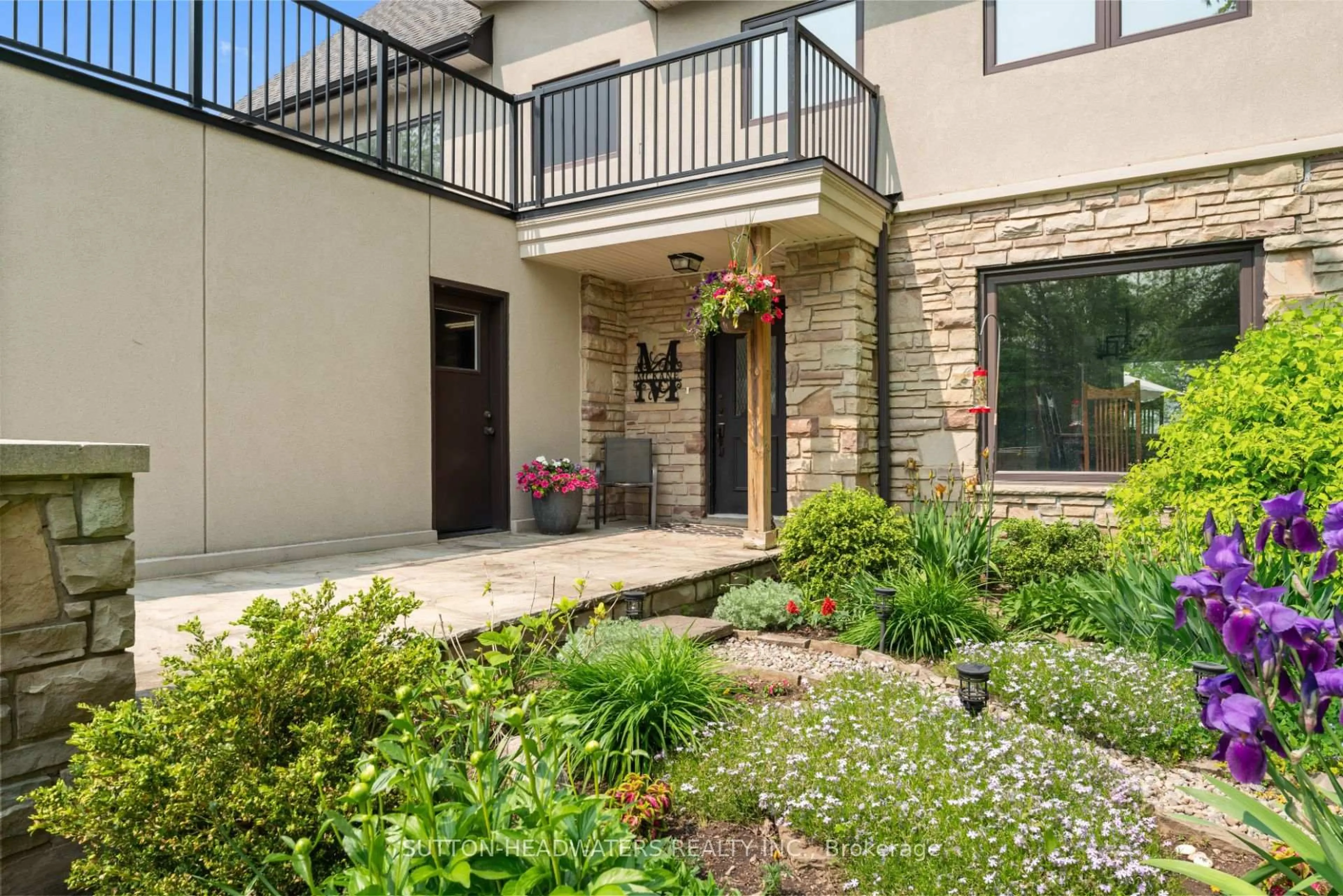 Patio, street for 15415 Clayhill Rd, Halton Hills Ontario L7G 4S8