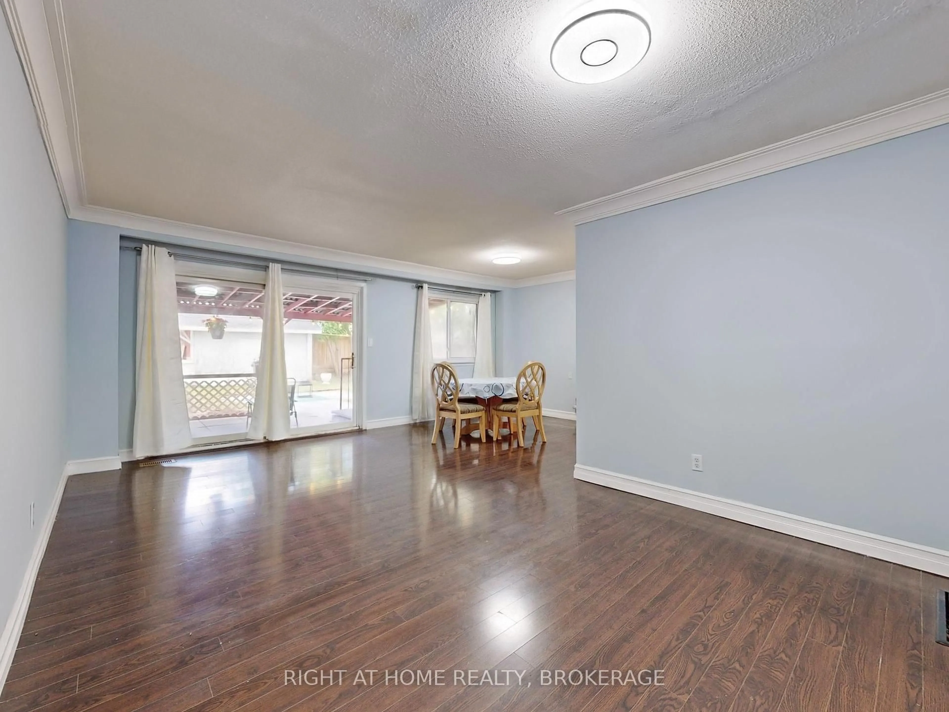 Unknown for 3339 Victory Cres, Mississauga Ontario L4T 1M2