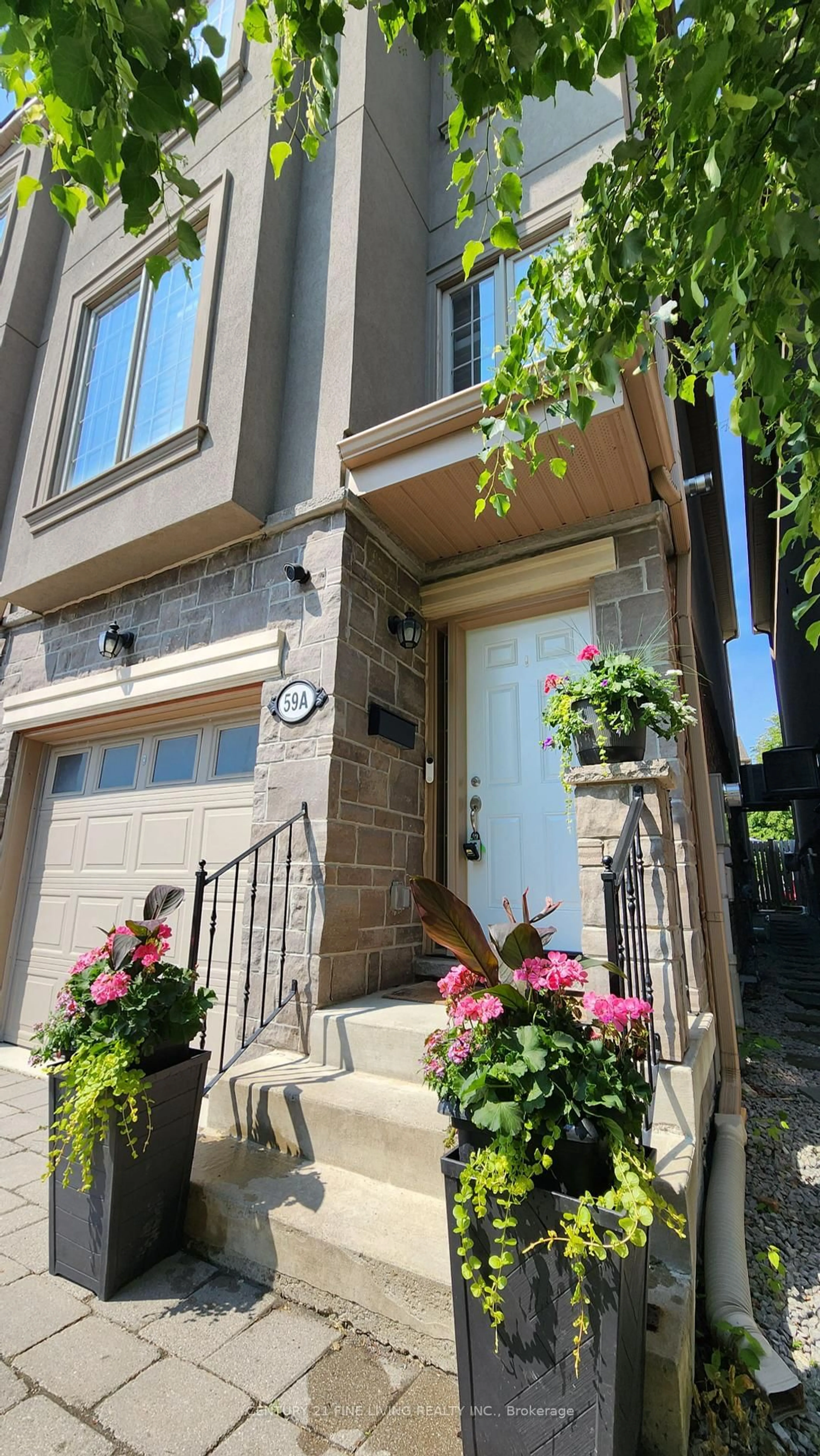 Indoor entryway for 59A Westona St, Toronto Ontario M6N 5H3