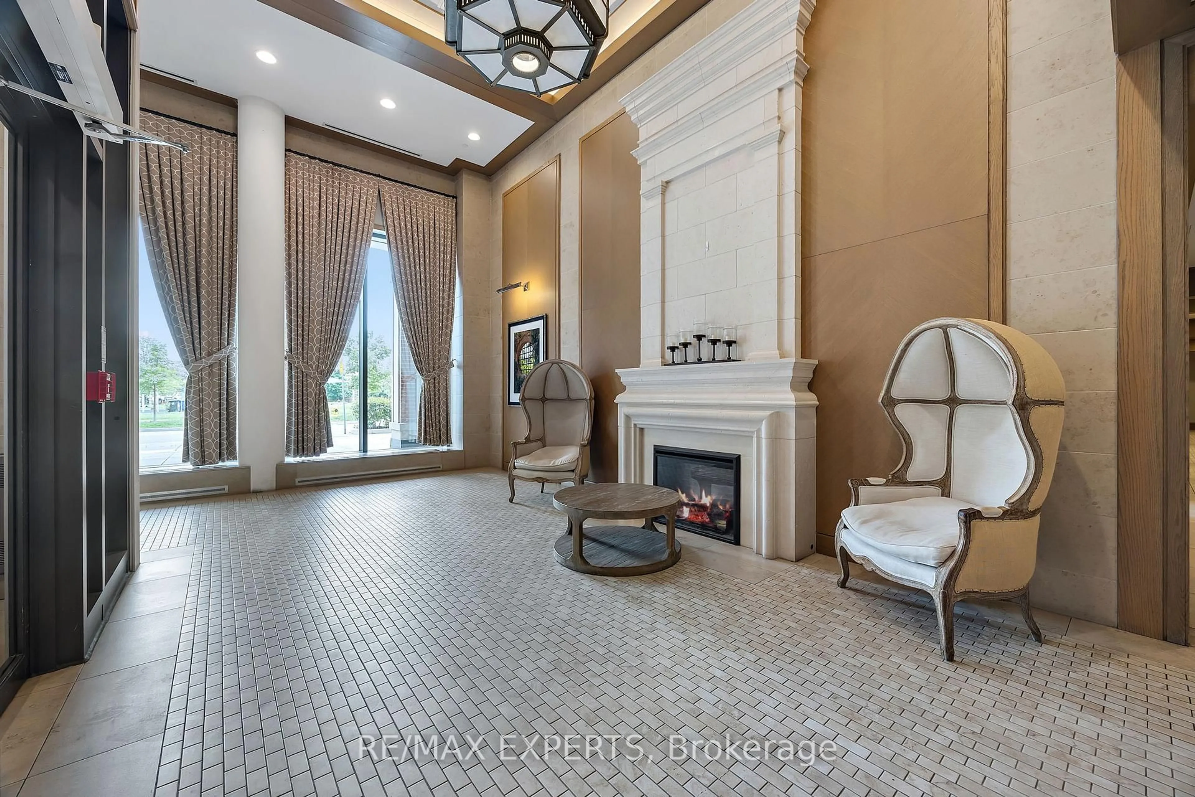 Indoor foyer for 36 Via Bagnato #833, Toronto Ontario M6A 0B7