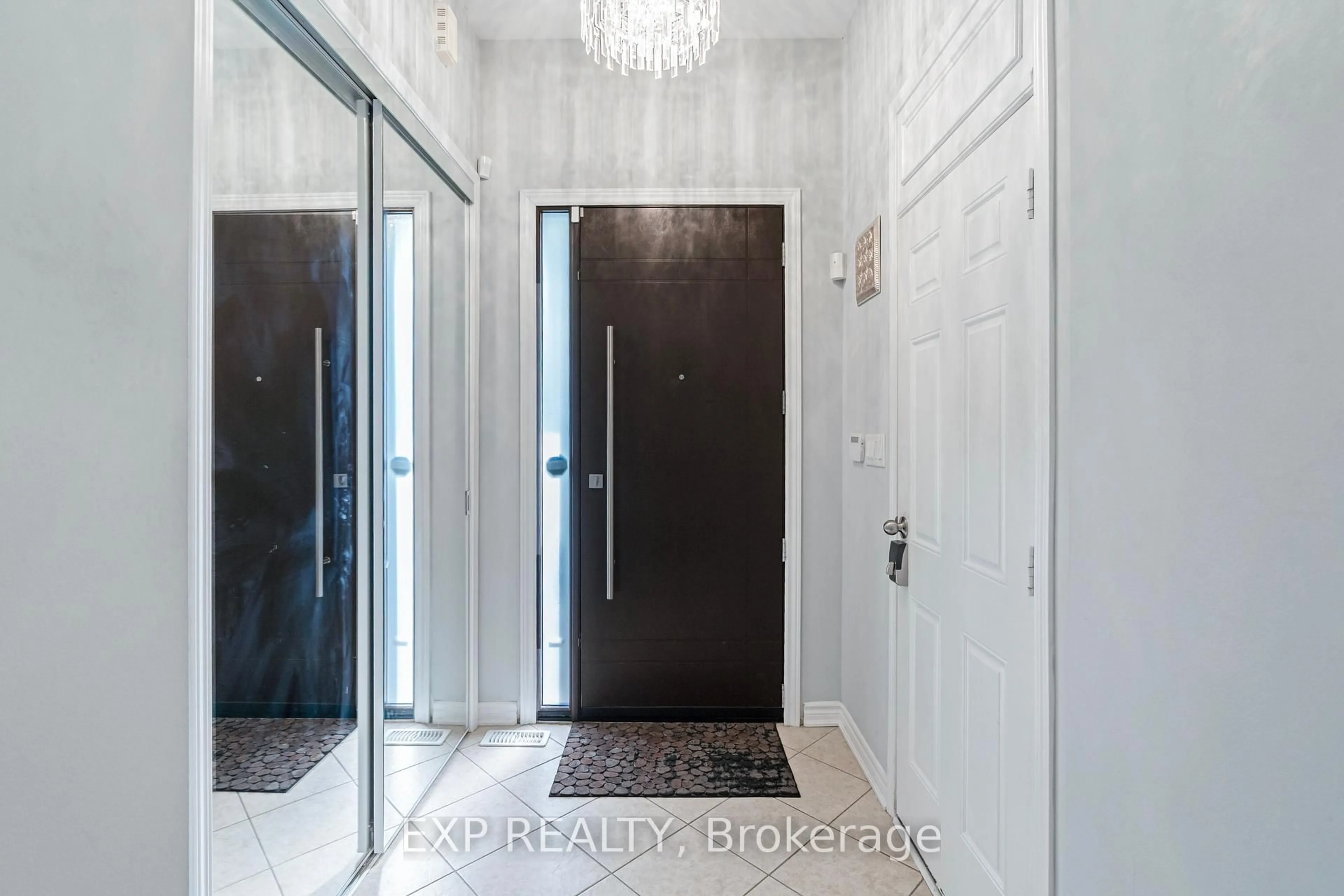 Indoor entryway for 495 Blinco Terr, Milton Ontario L9T 8Y8