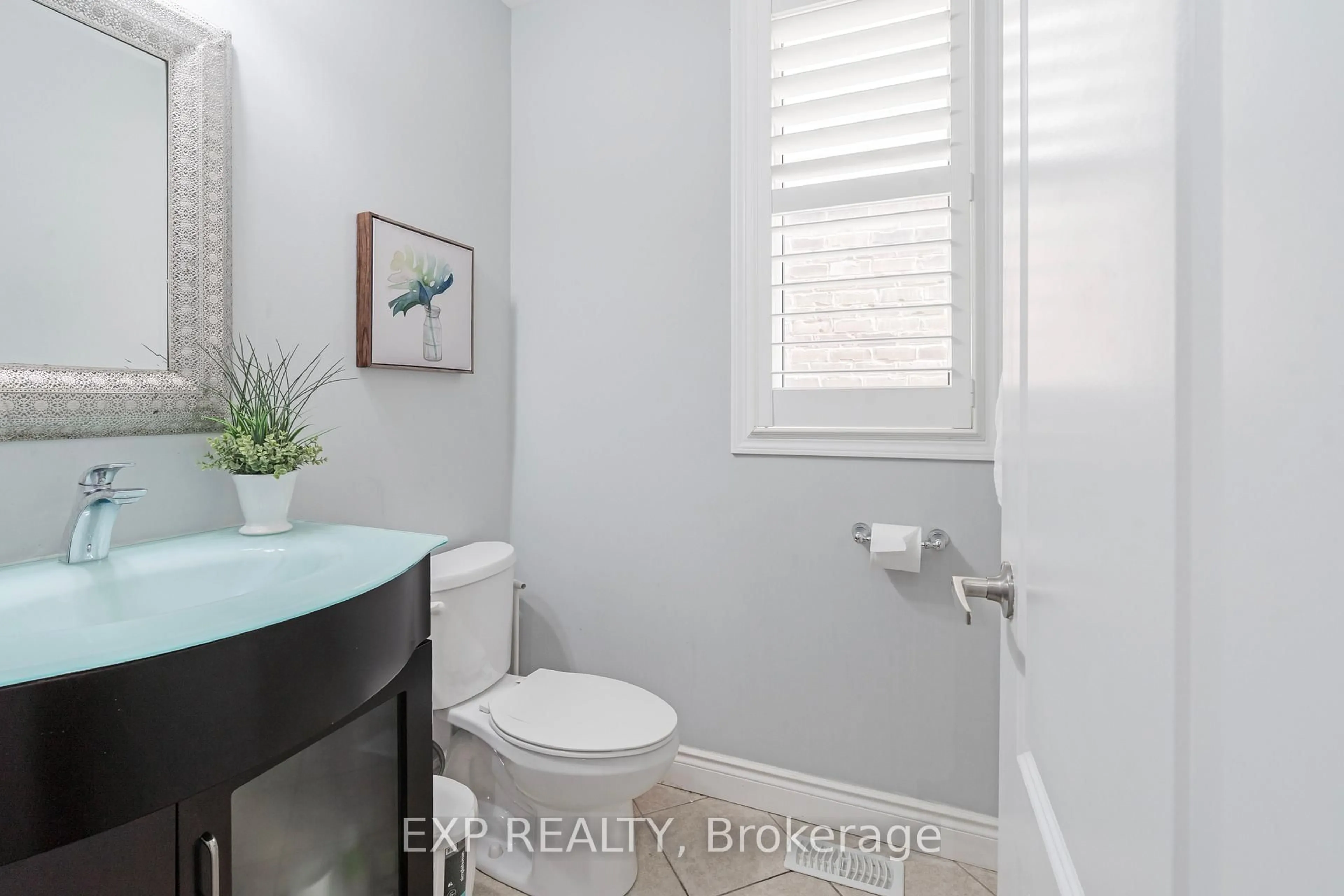 Standard bathroom, ceramic/tile floor for 495 Blinco Terr, Milton Ontario L9T 8Y8