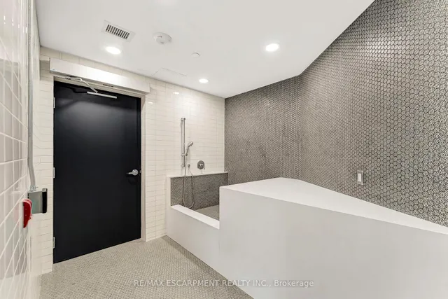 Additional property image - 405 Dundas St Unit 702