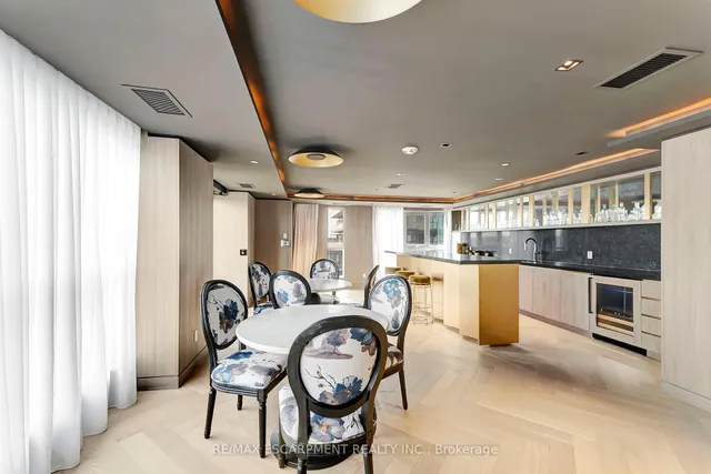 Additional property image - 405 Dundas St Unit 702