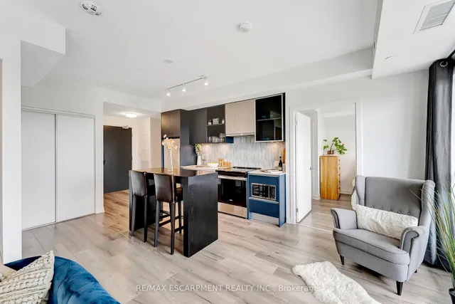 Additional property image - 405 Dundas St Unit 702
