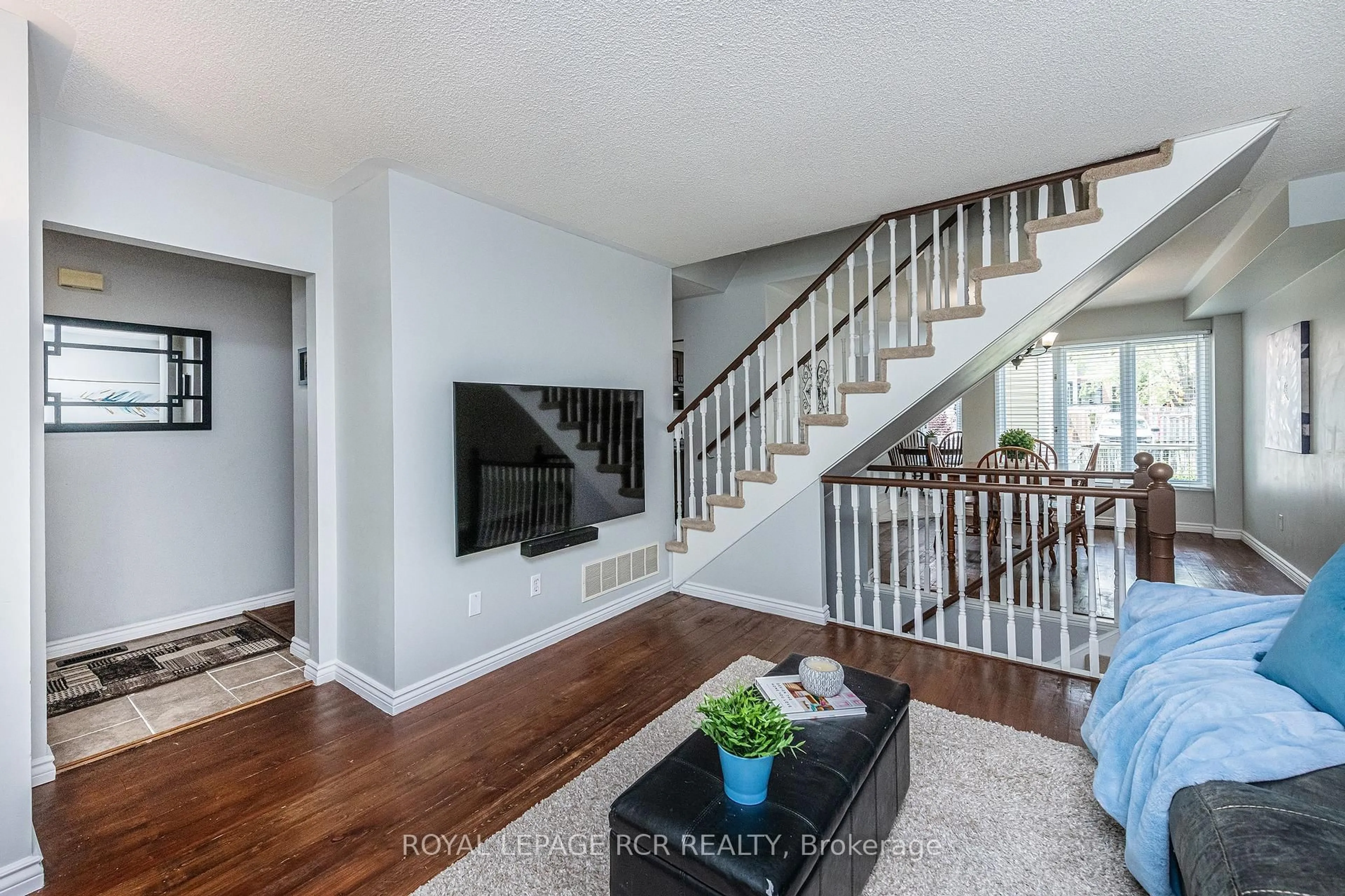 Indoor entryway for 311 Balsam St, Orangeville Ontario L9W 4X6