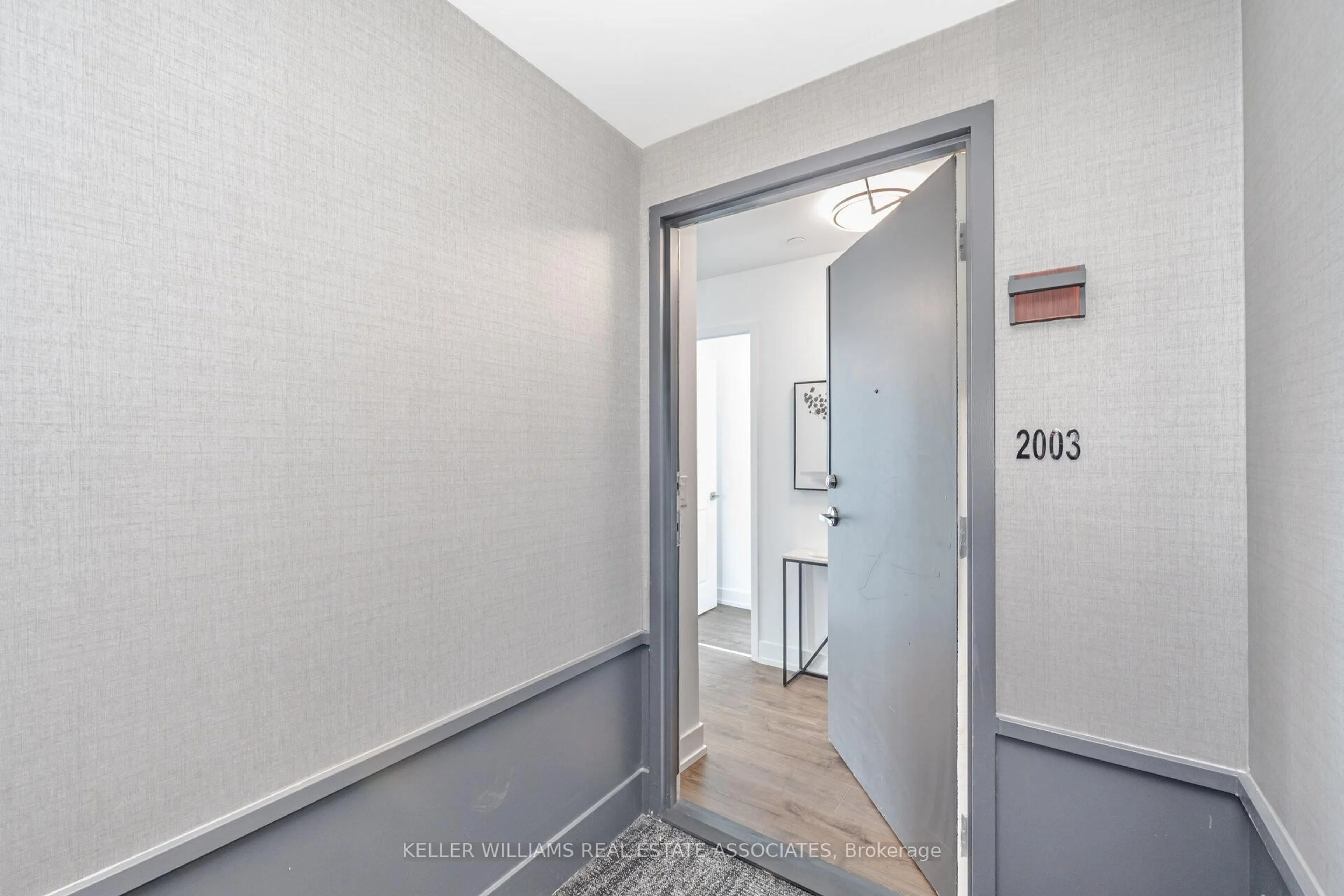Indoor foyer for 297 Oak Walk Dr #2003, Oakville Ontario L6H 3R6