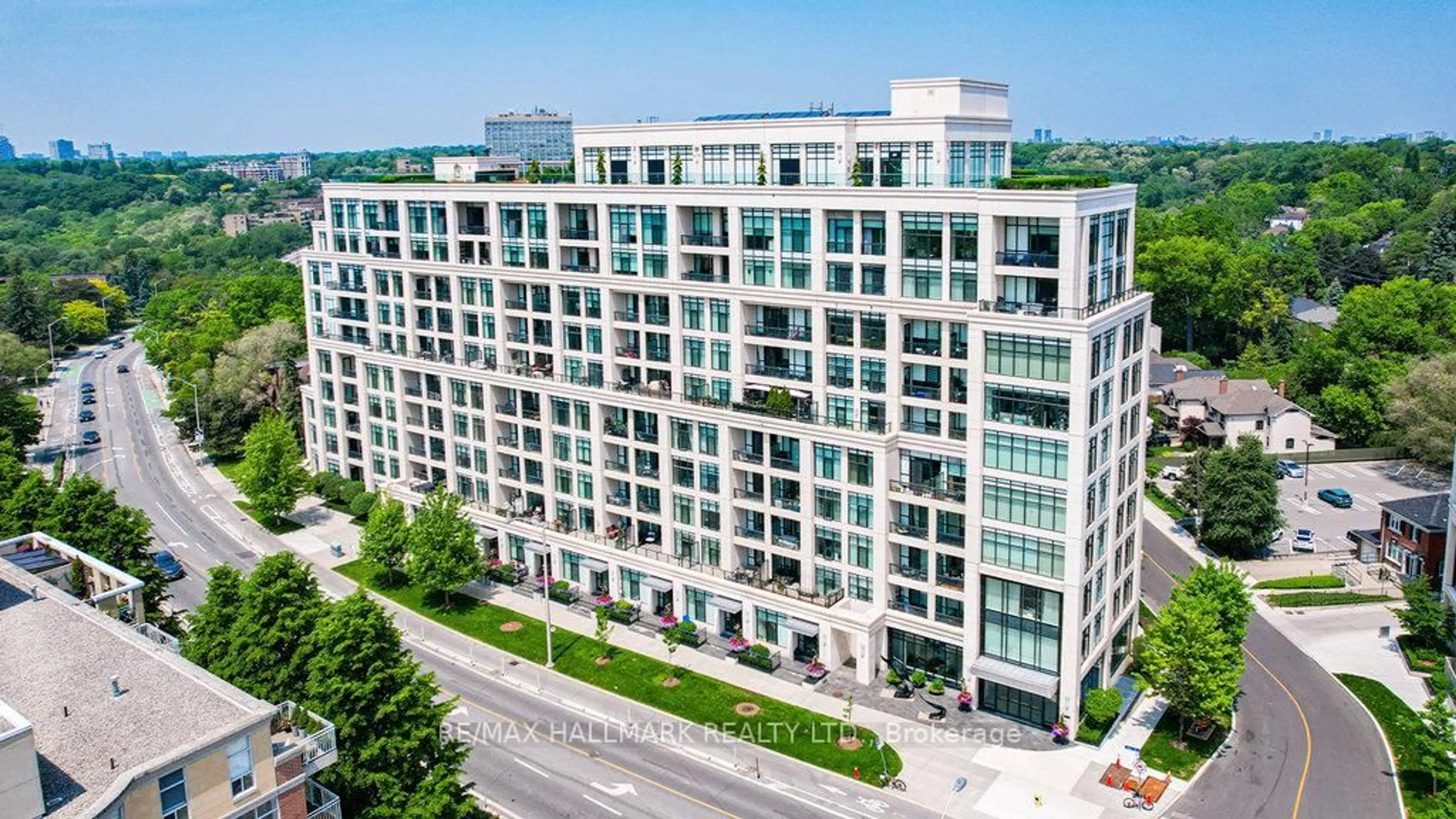 A pic from outside/outdoor area/front of a property/back of a property/a pic from drone, city buildings view from balcony for 2 Old Mill Dr #121, Toronto Ontario M6S 0A2