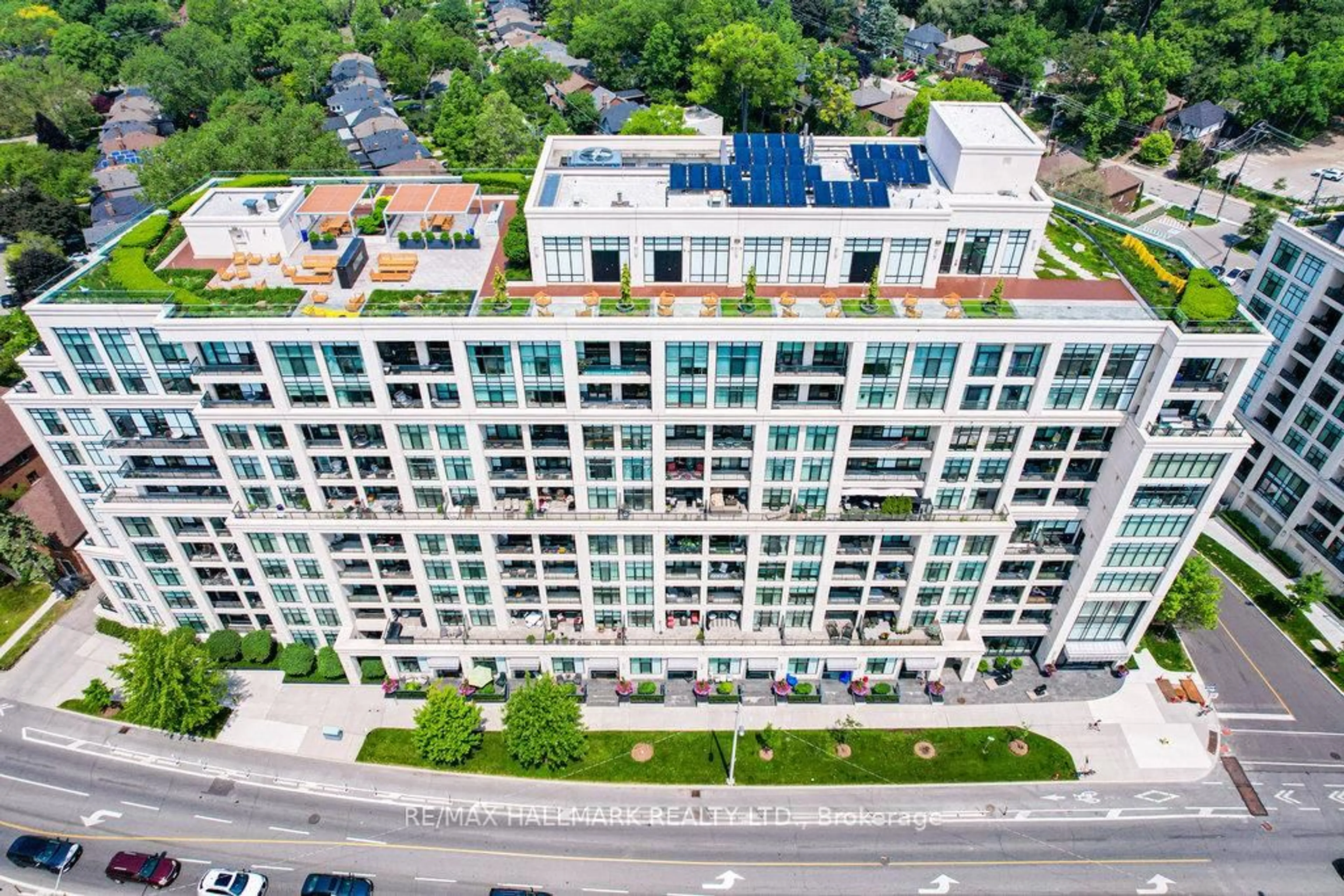A pic from outside/outdoor area/front of a property/back of a property/a pic from drone, city buildings view from balcony for 2 Old Mill Dr #121, Toronto Ontario M6S 0A2
