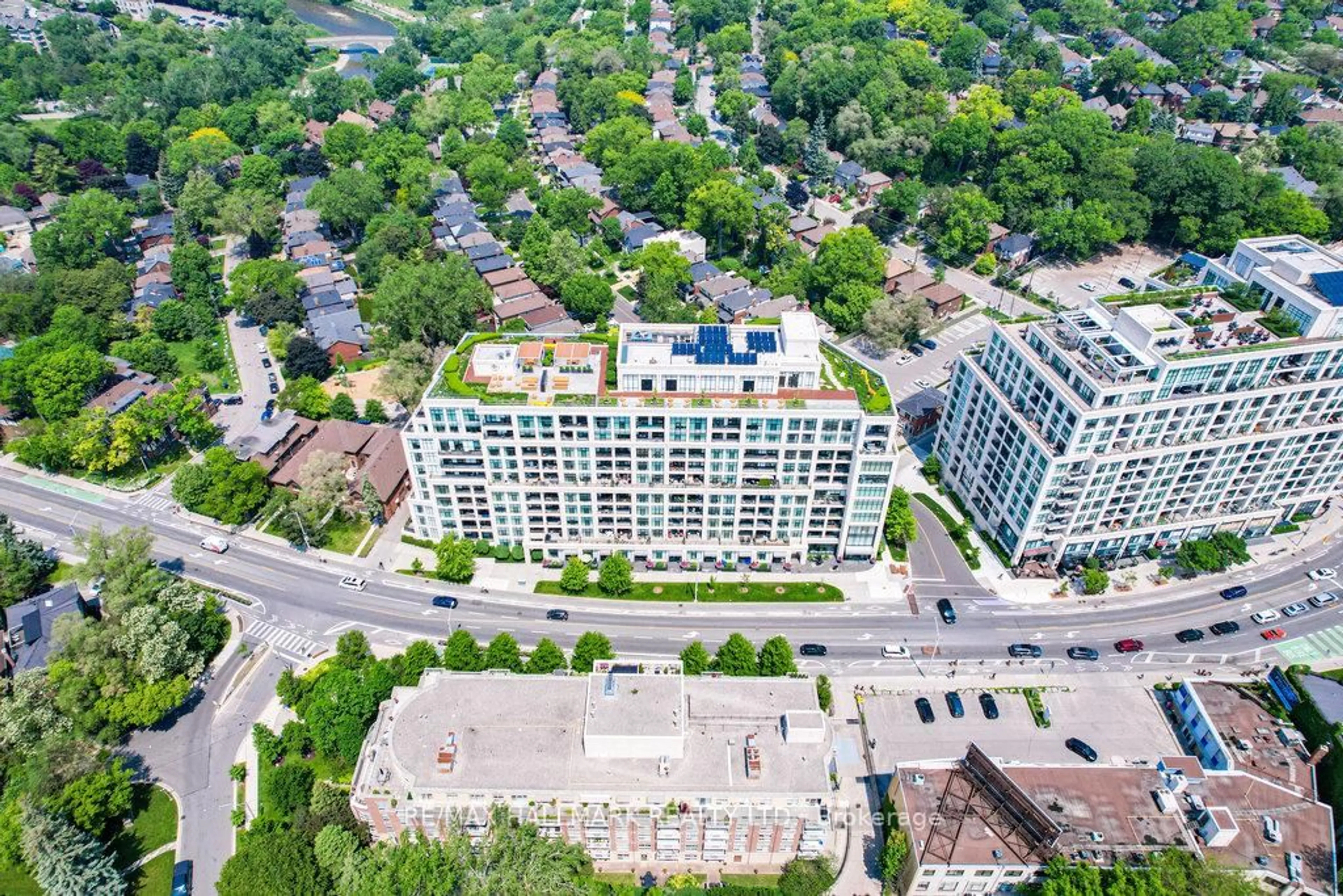 A pic from outside/outdoor area/front of a property/back of a property/a pic from drone, city buildings view from balcony for 2 Old Mill Dr #121, Toronto Ontario M6S 0A2
