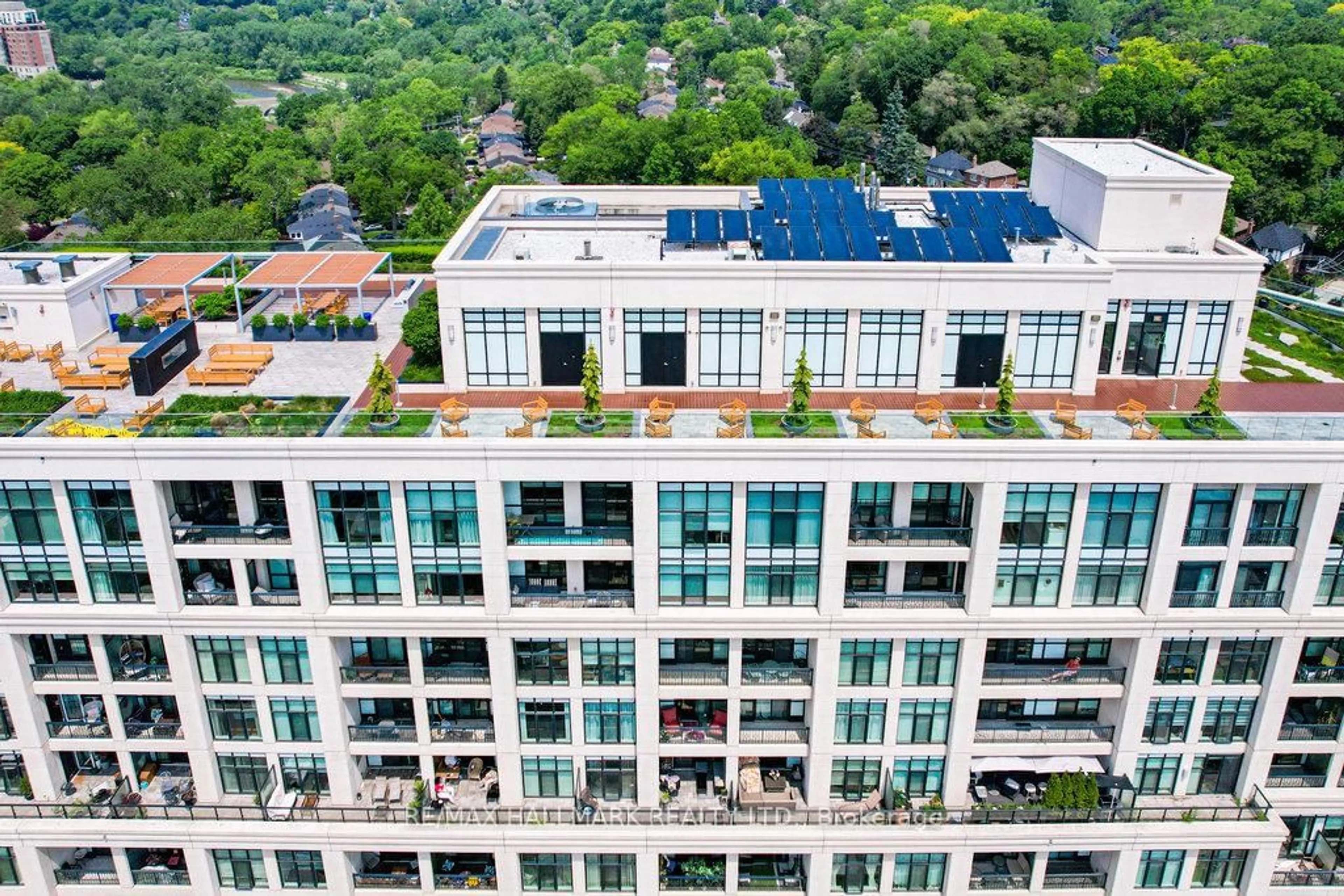 A pic from outside/outdoor area/front of a property/back of a property/a pic from drone, city buildings view from balcony for 2 Old Mill Dr #121, Toronto Ontario M6S 0A2