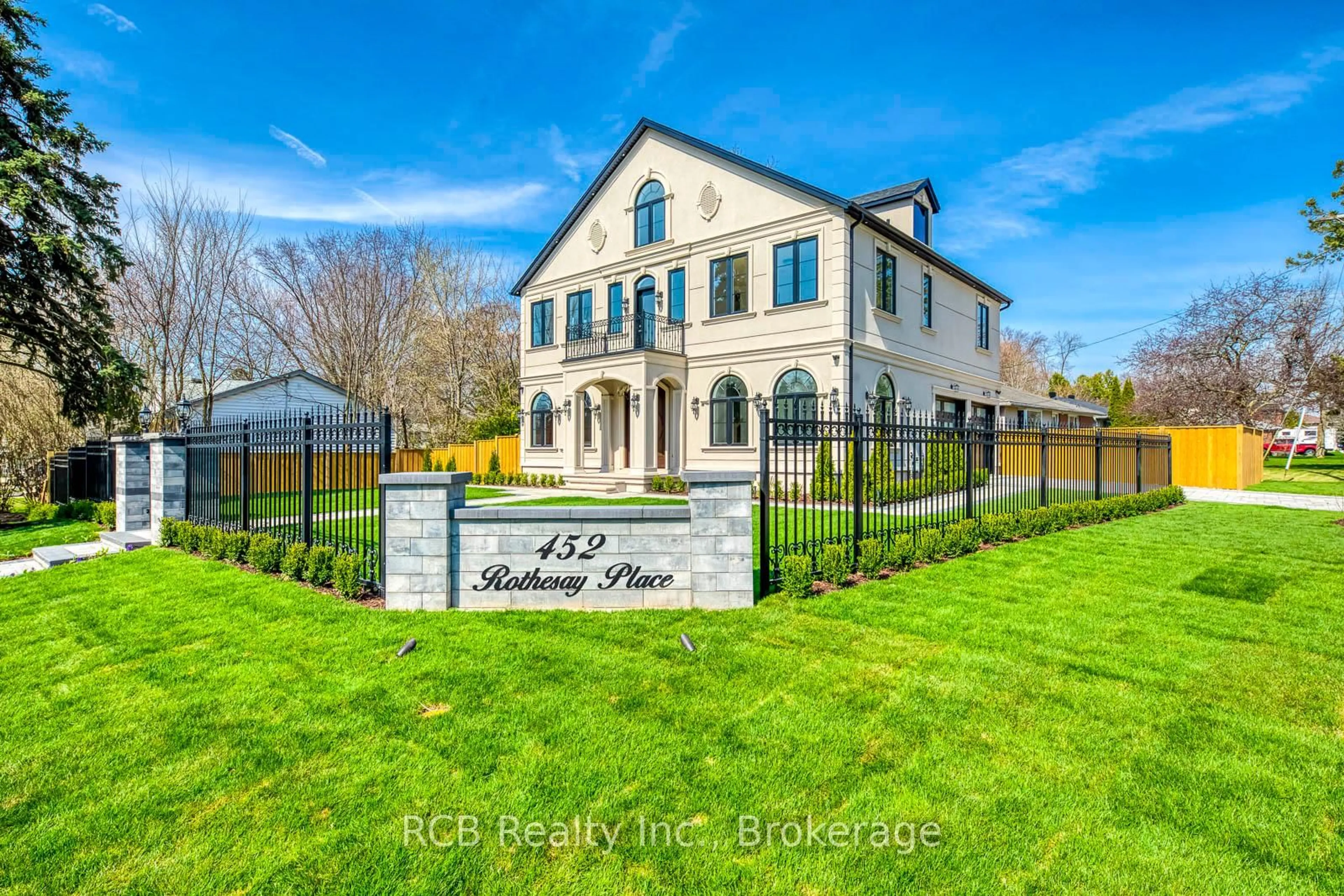 Home with brick exterior material, building for 452 Rothesay Pl, Burlington Ontario L7N 1N5
