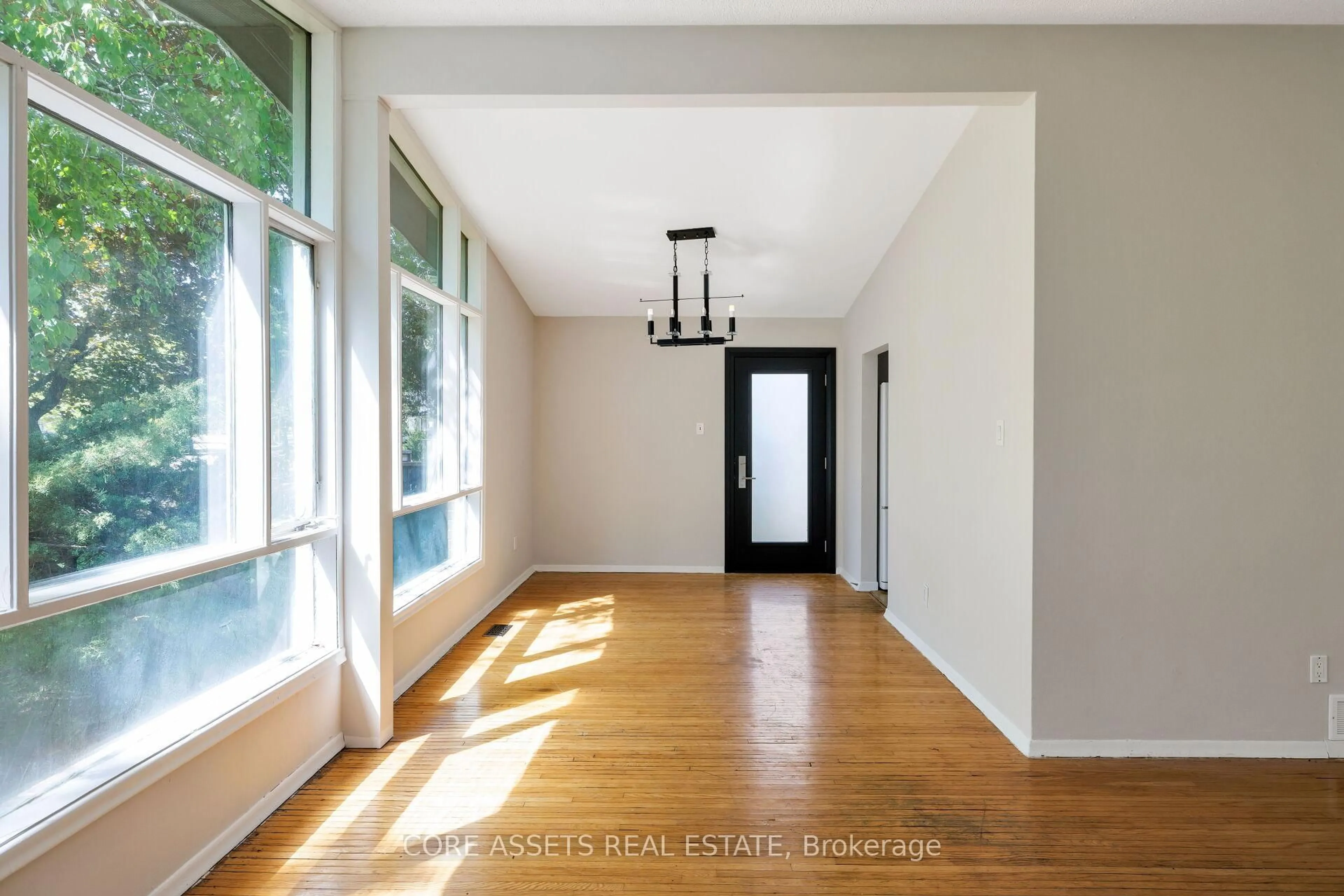Indoor entryway for 23 Alhart Dr, Toronto Ontario M9V 2M8